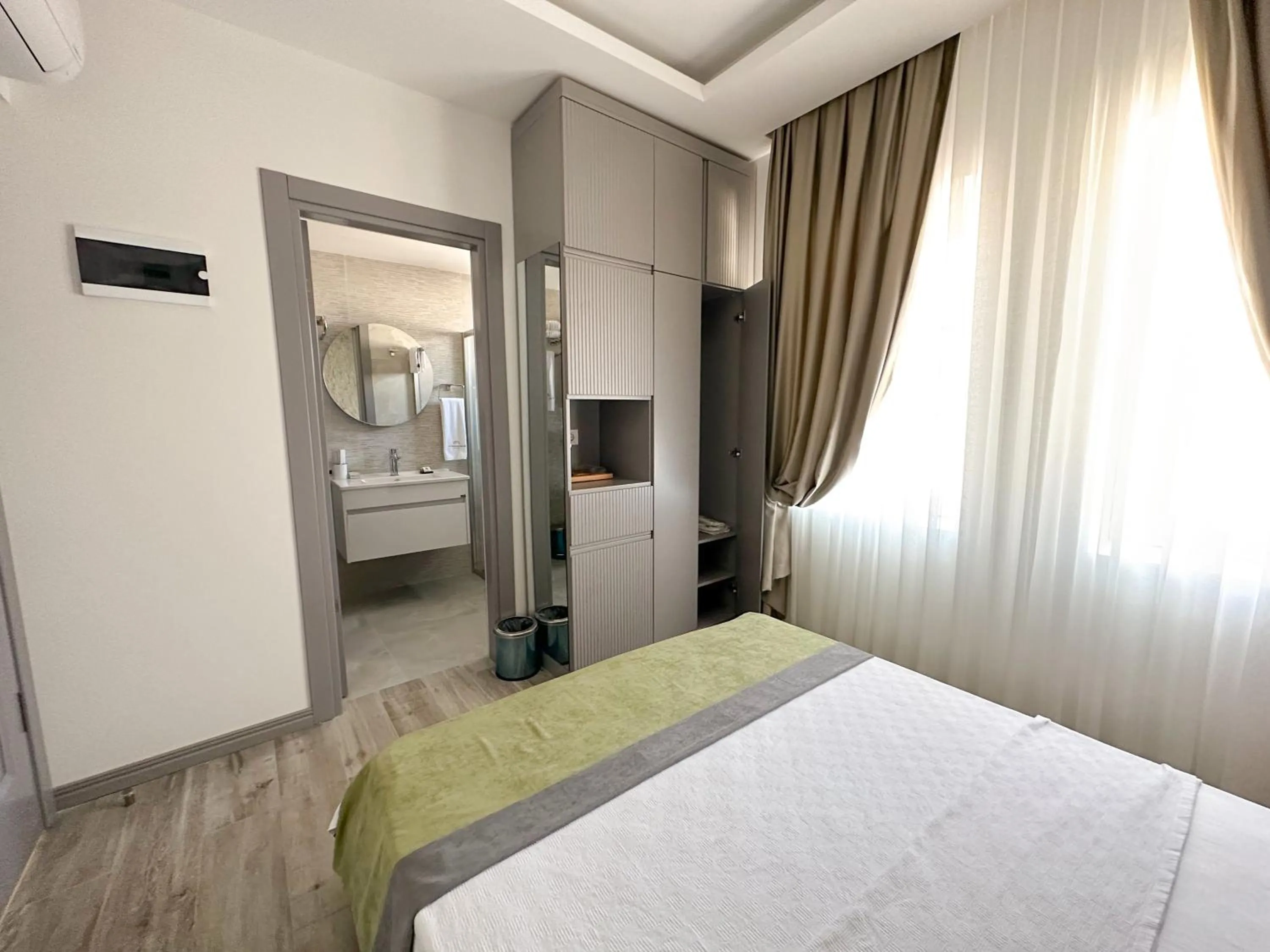 Photo of the whole room, Bed in Müzeyyen Hanım Konağı Alaçatı