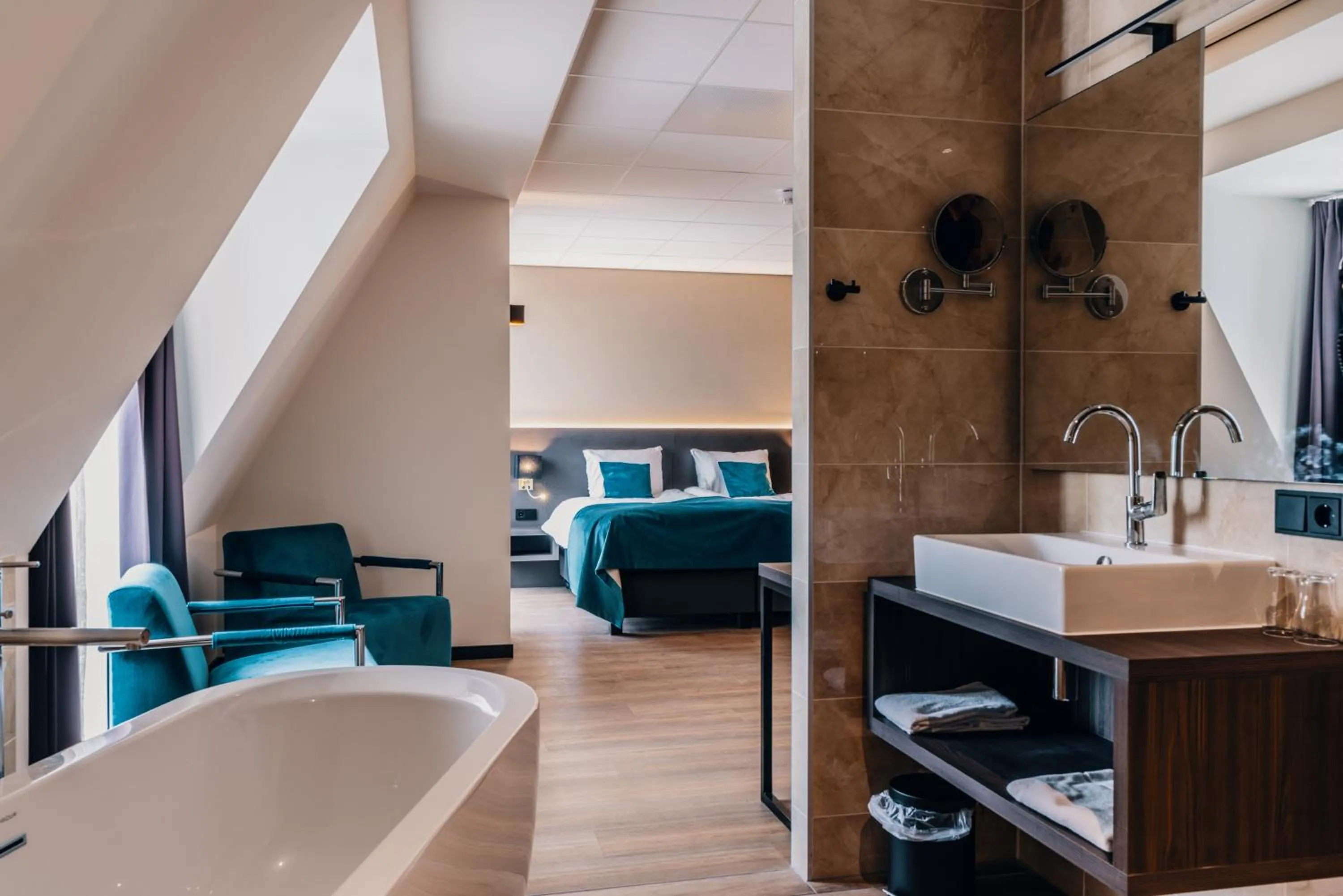 Bathroom, Bed in Hotel Hoogeveen