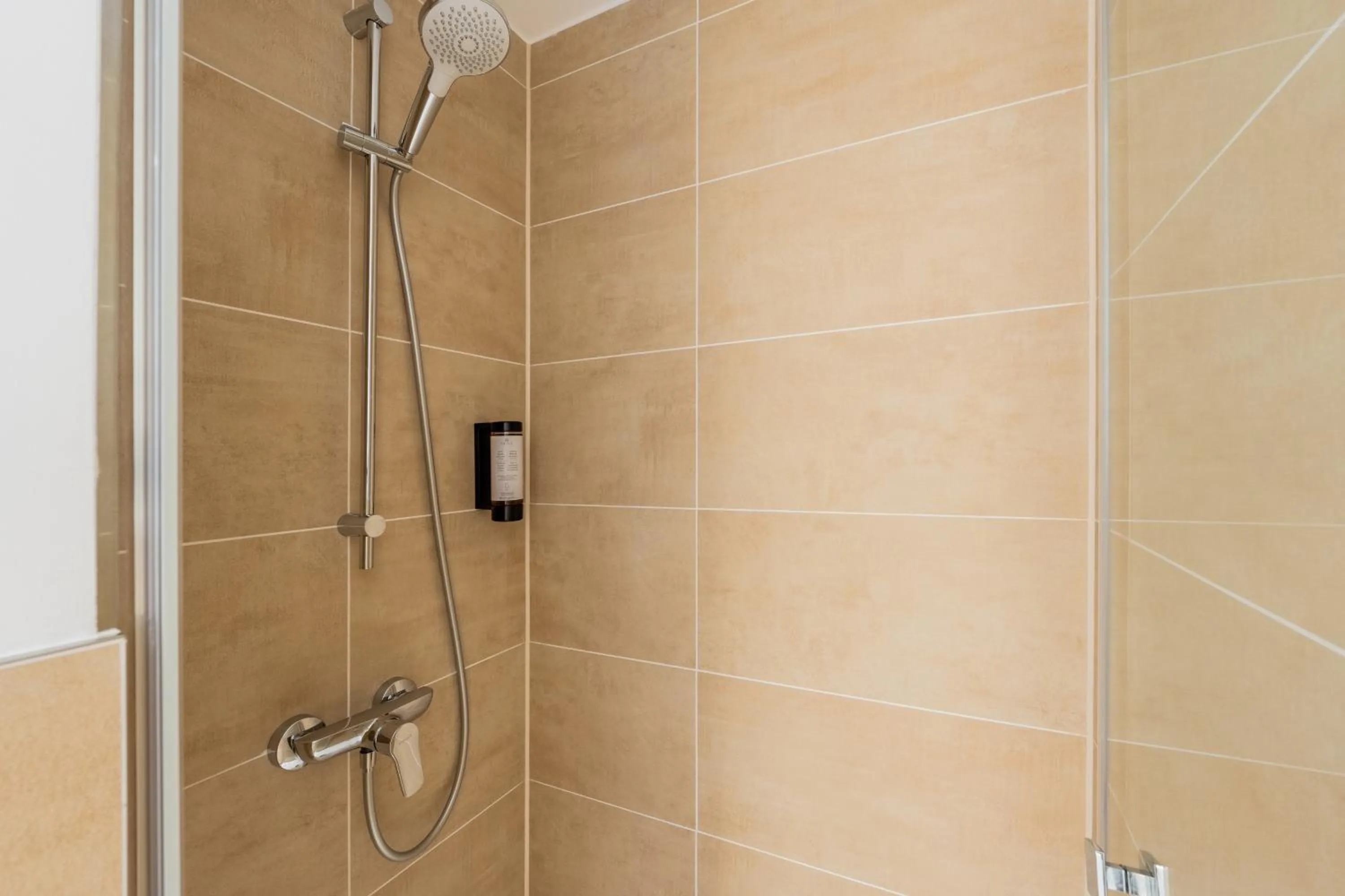 Shower in Nena Apartments Berlin Adlershof