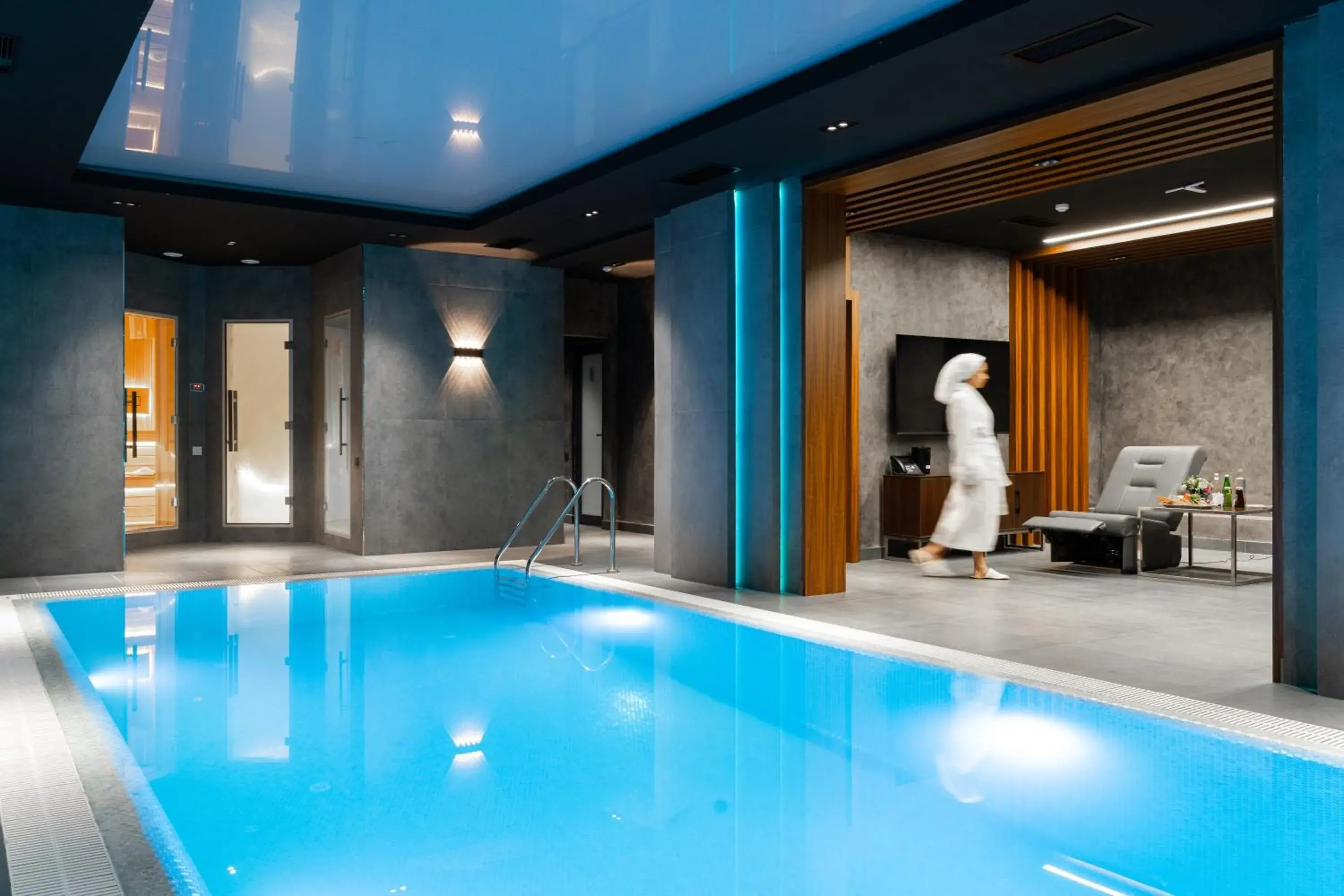 Swimming pool in Europe Hotel Tashkent Swimming pool in Europe Hotel Tashkent