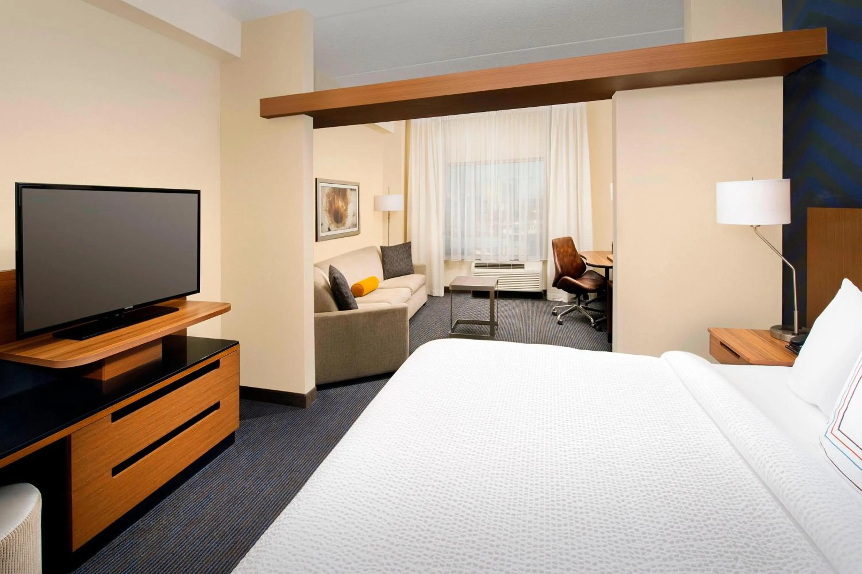 Photo of the whole room, Bed in Fairfield Inn and Suites by Marriott Nashville Downtown/The Gulch