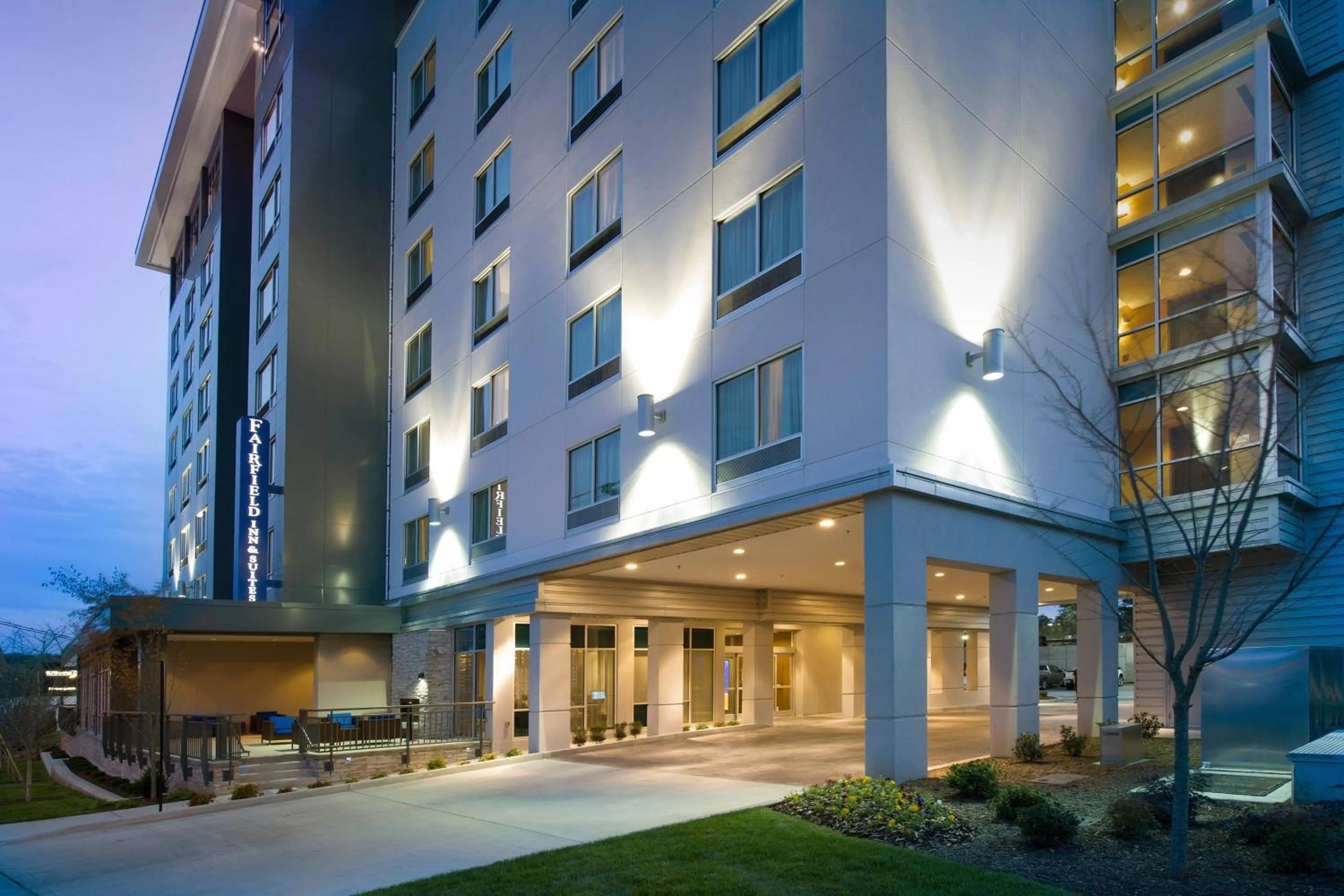 Property building in Fairfield Inn and Suites by Marriott Nashville Downtown/The Gulch