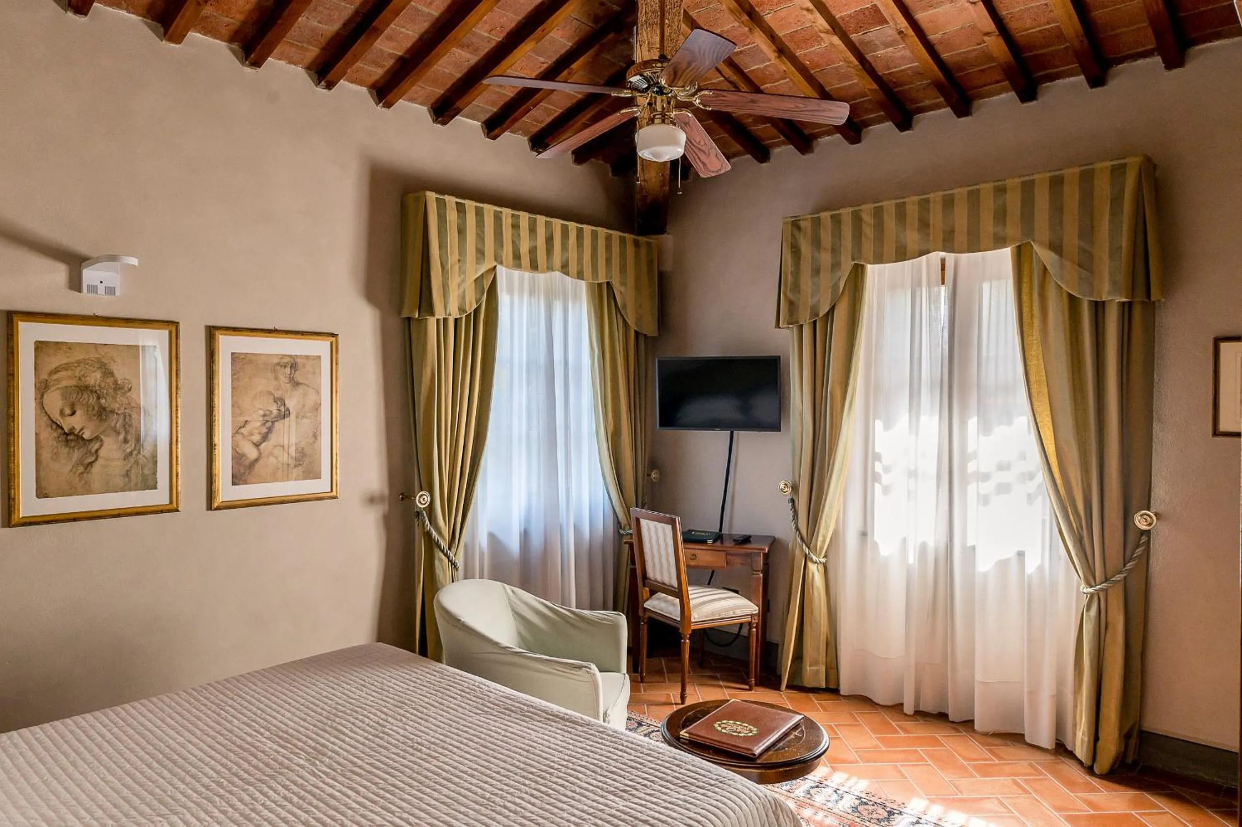 Bed in Villa Delia Hotel and Cooking School