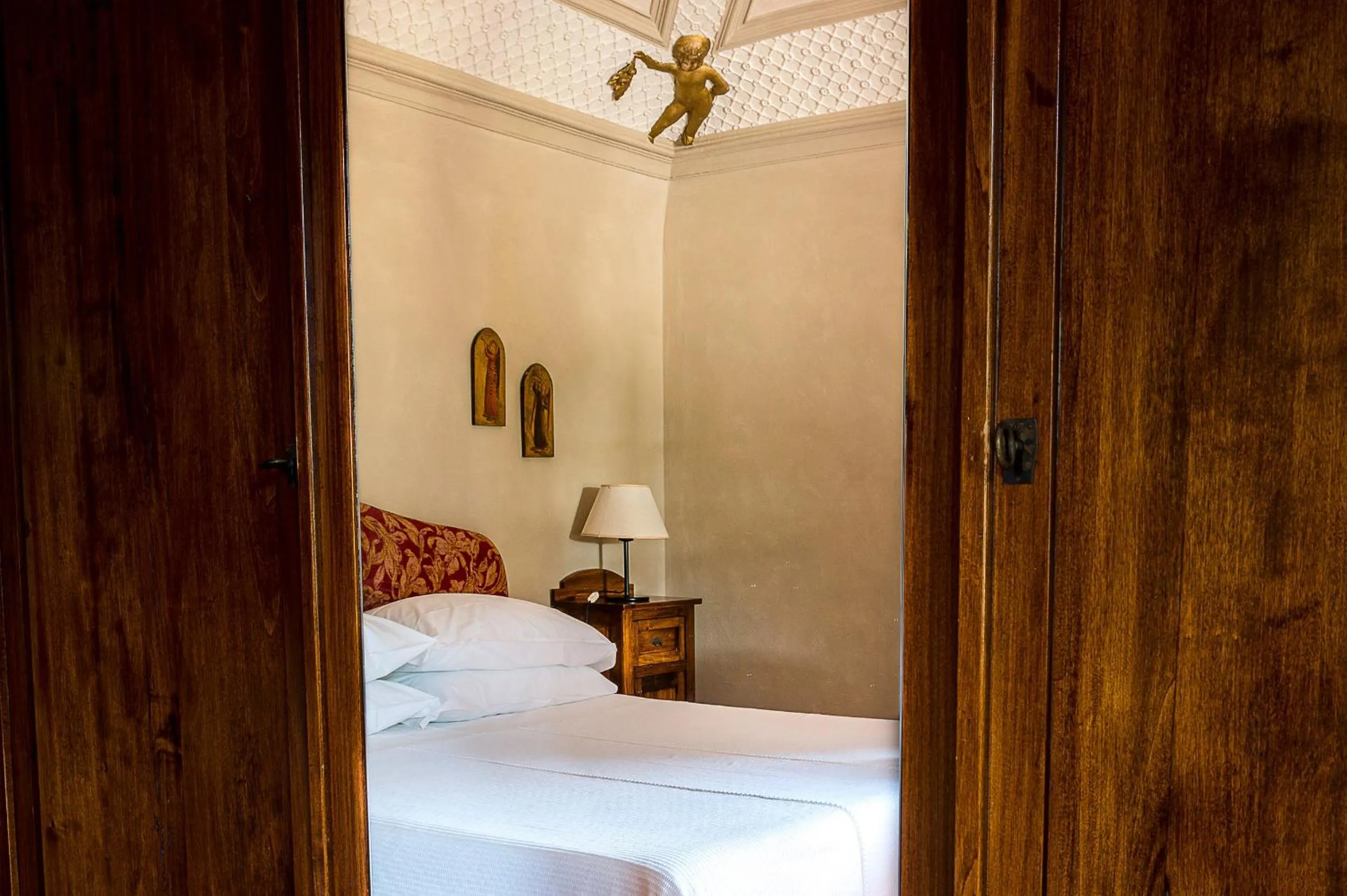 Bed in Villa Delia Hotel and Cooking School