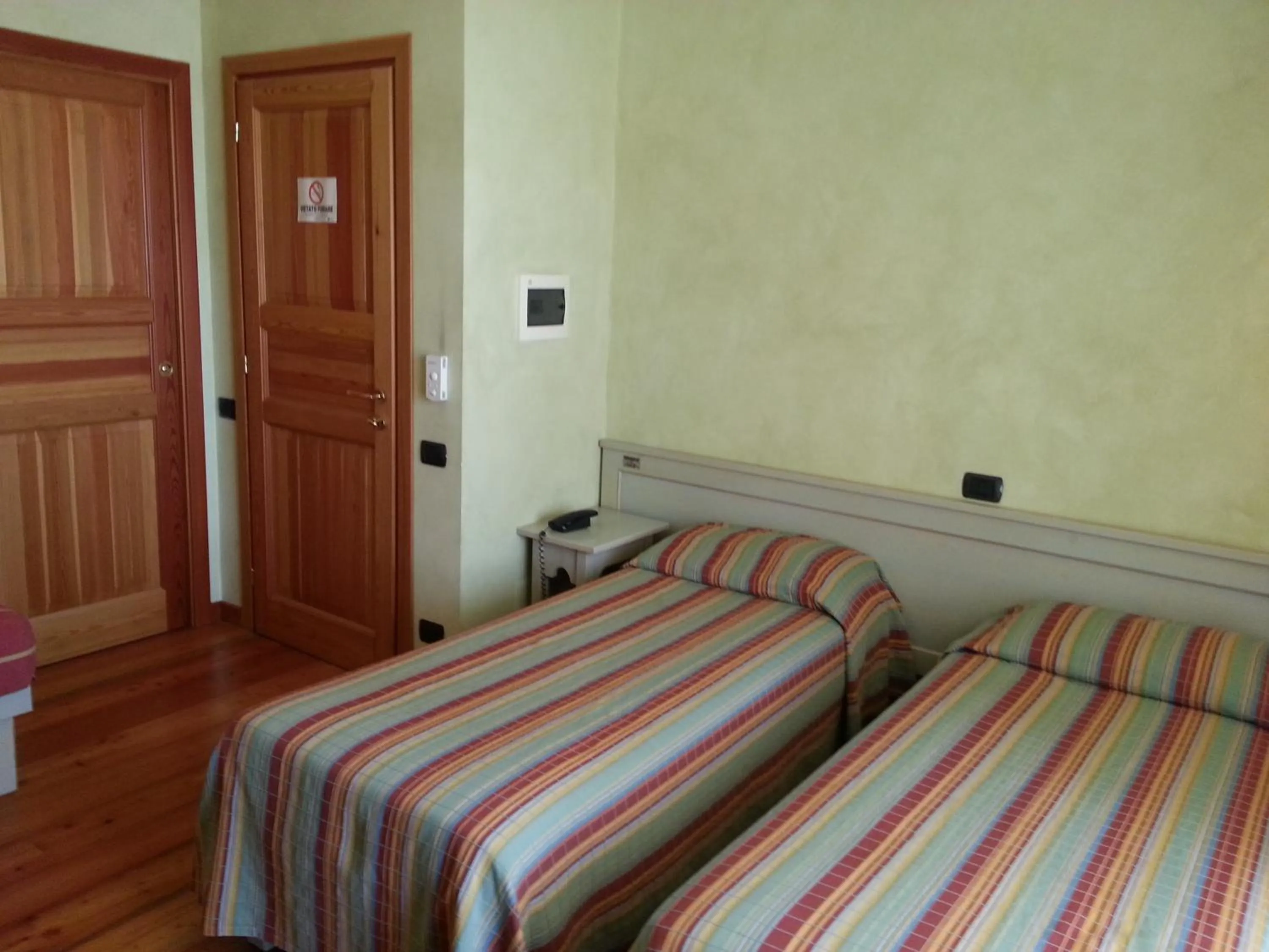 Photo of the whole room, Bed in Borgonuovo