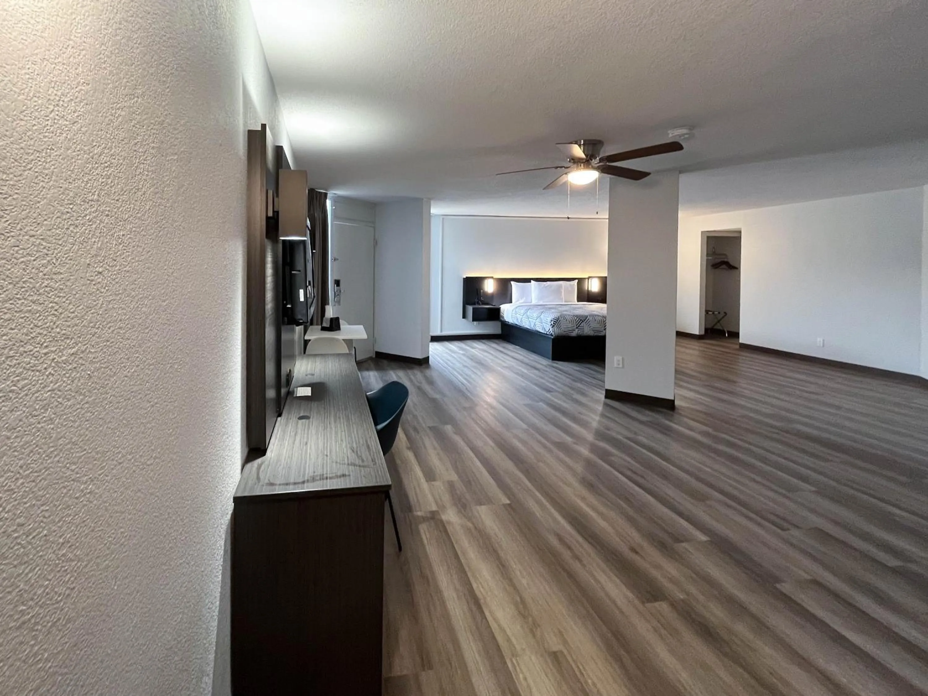 Bedroom, Bed in Studio 6 Nacogdoches TX SFA University