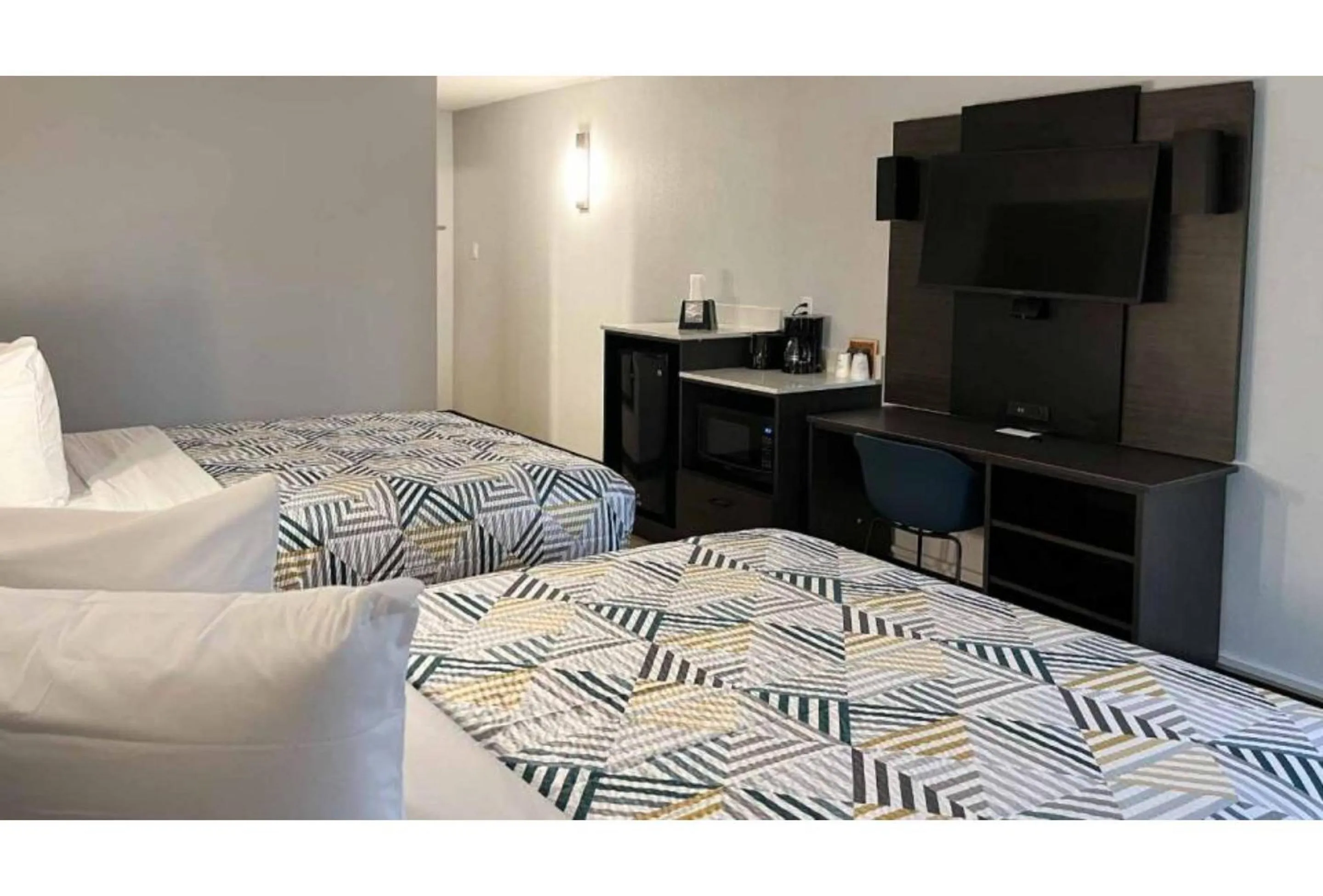 Bedroom, Bed in Studio 6 Nacogdoches TX SFA University