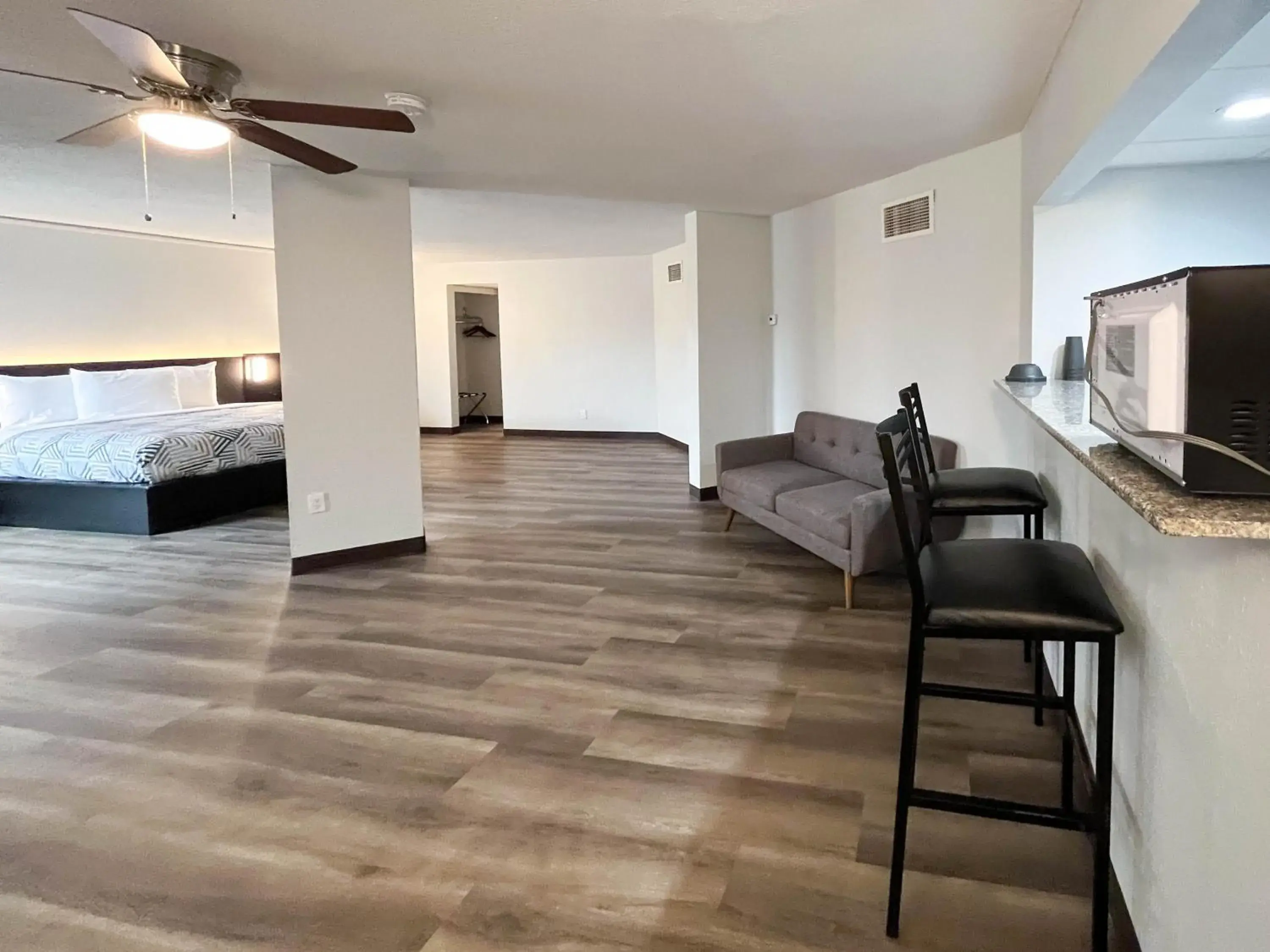 Bedroom, Bed in Studio 6 Nacogdoches TX SFA University Bedroom, Bed in Studio 6 Nacogdoches TX SFA University