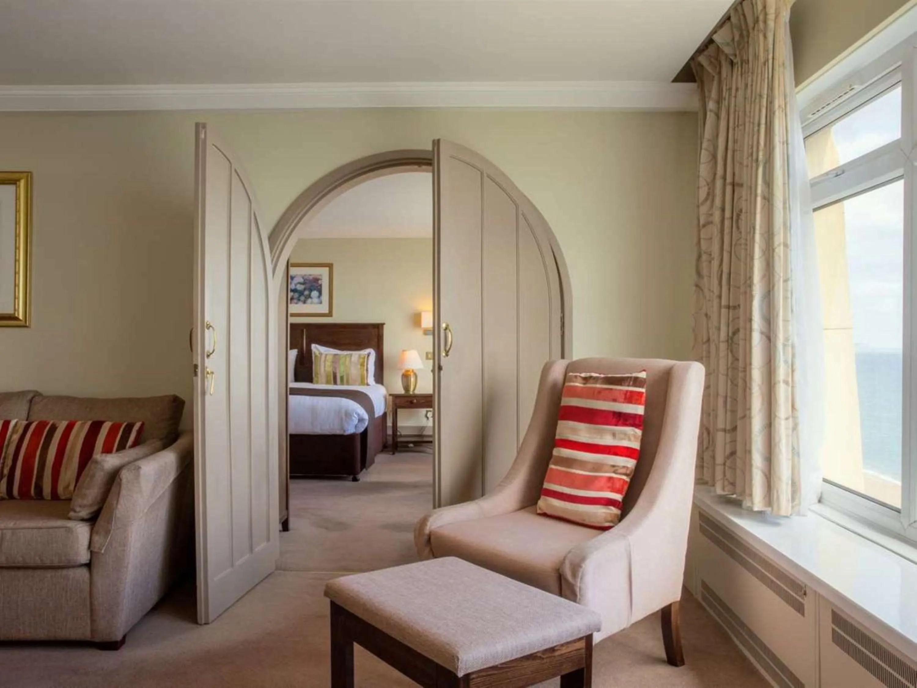 Photo of the whole room, Bed in Bournemouth Carlton Hotel, BW Signature Collection