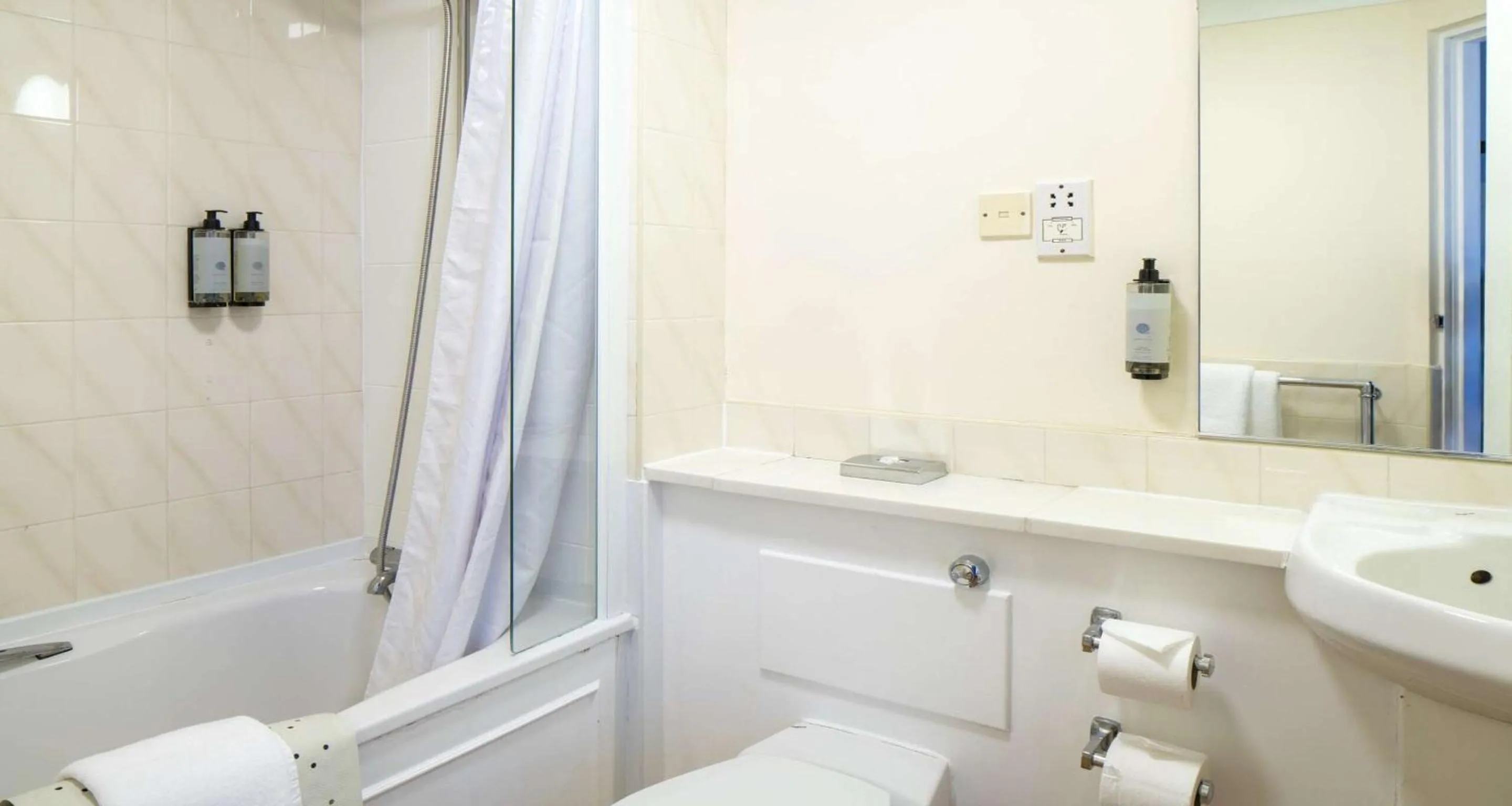 Bedroom in Bournemouth Carlton Hotel, BW Signature Collection