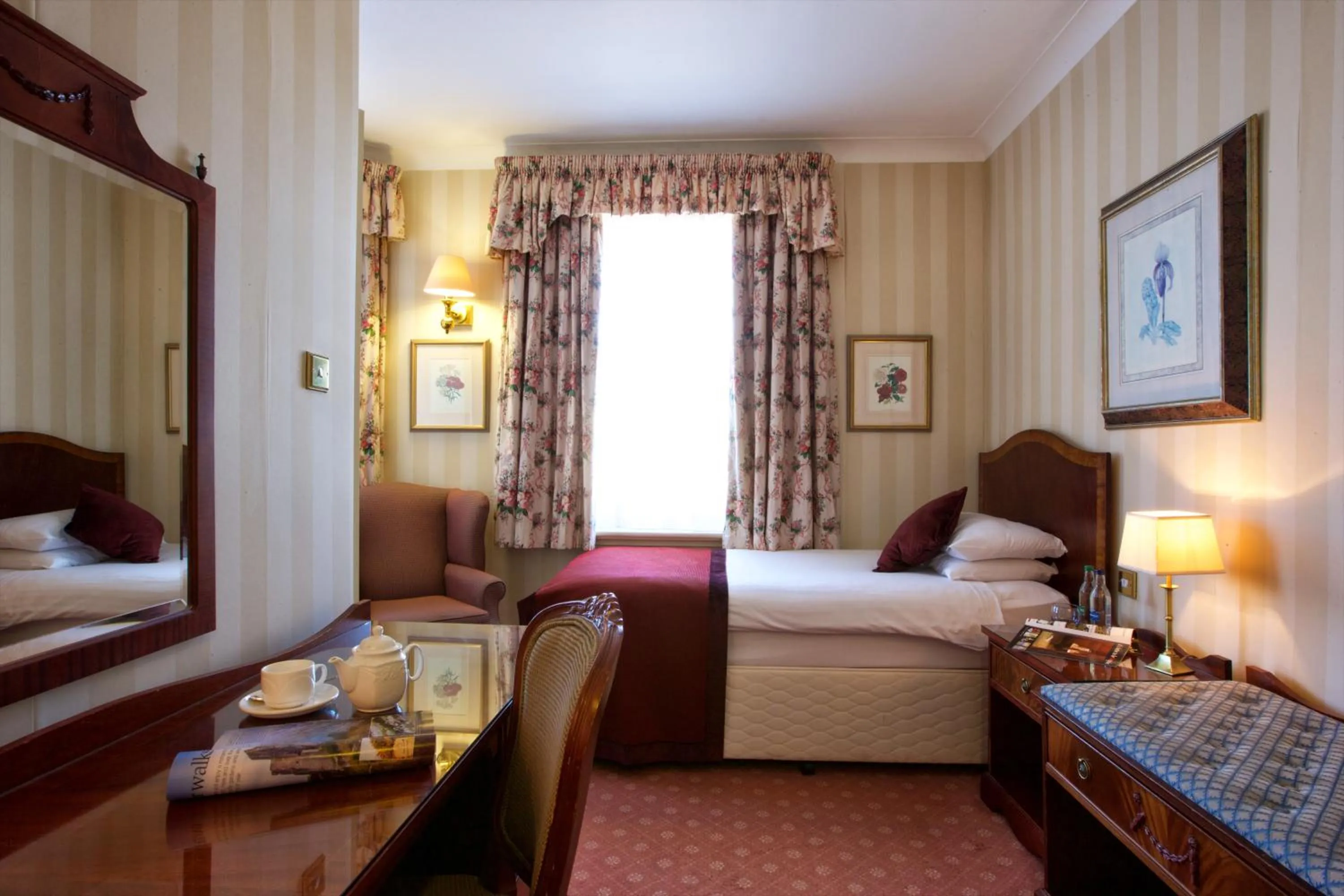 Photo of the whole room, Bed in Bournemouth Carlton Hotel, BW Signature Collection