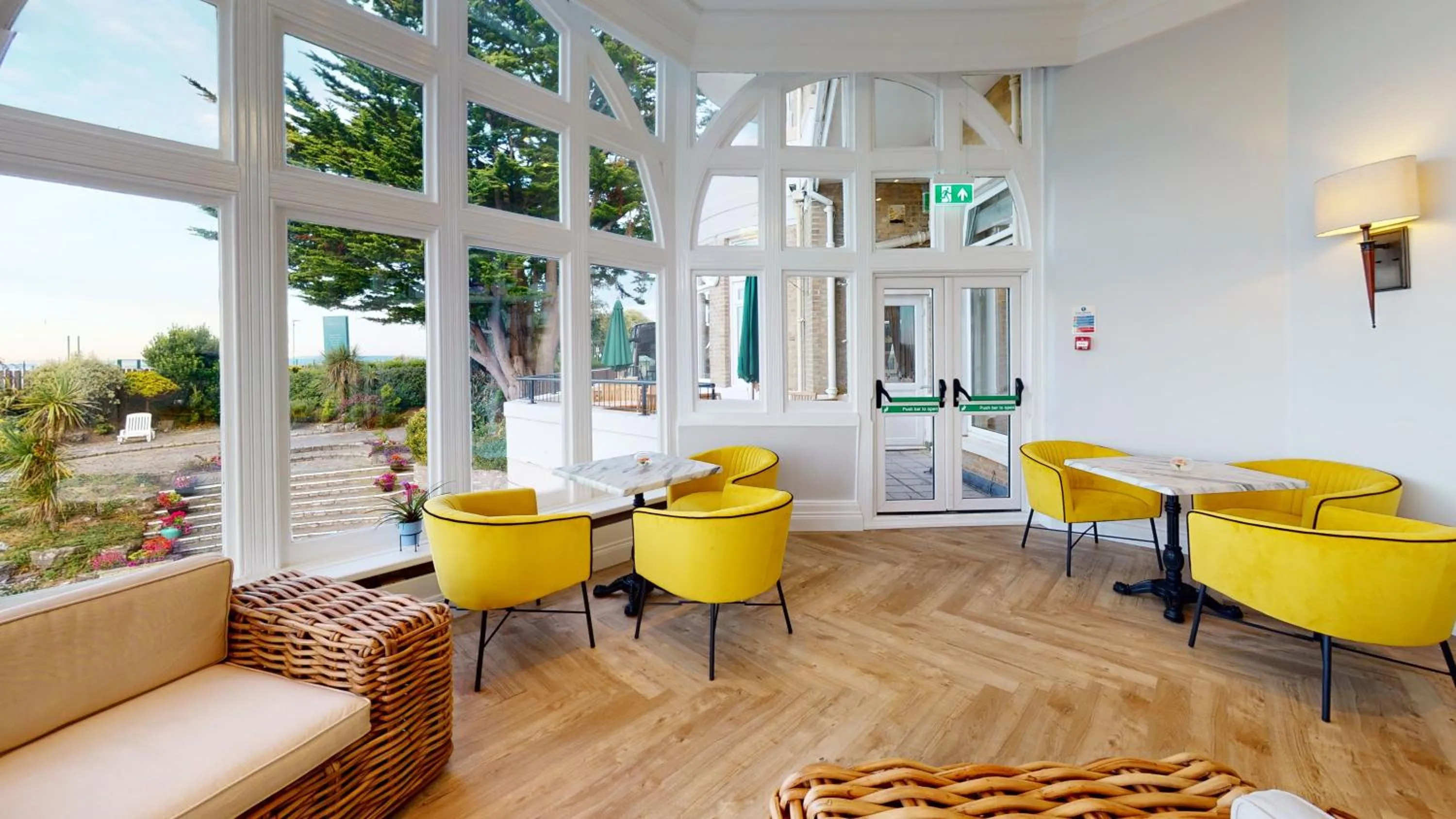 Lounge or bar in Bournemouth Carlton Hotel, BW Signature Collection