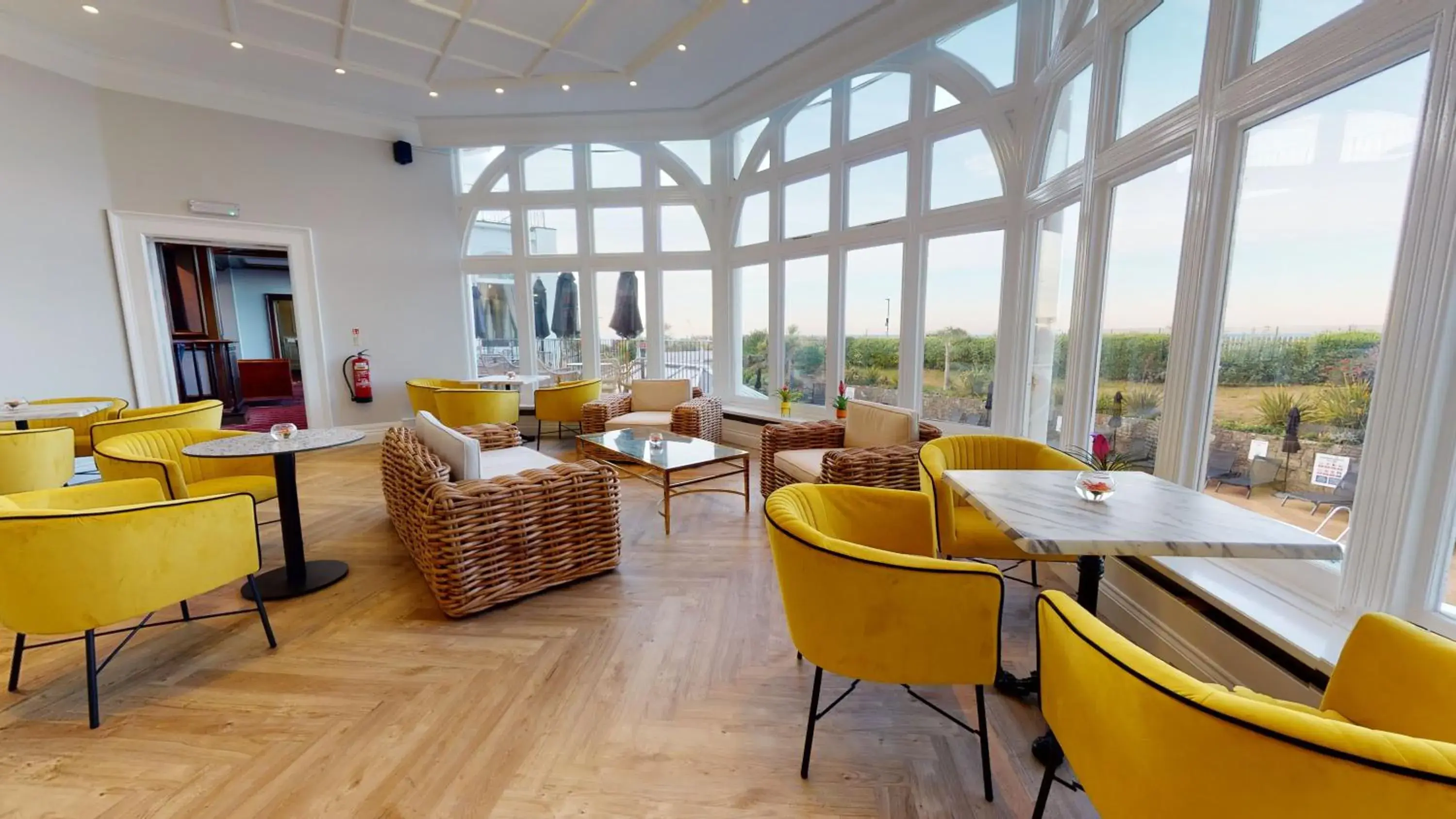 Lounge or bar in Bournemouth Carlton Hotel, BW Signature Collection Lounge or bar in Bournemouth Carlton Hotel, BW Signature Collection