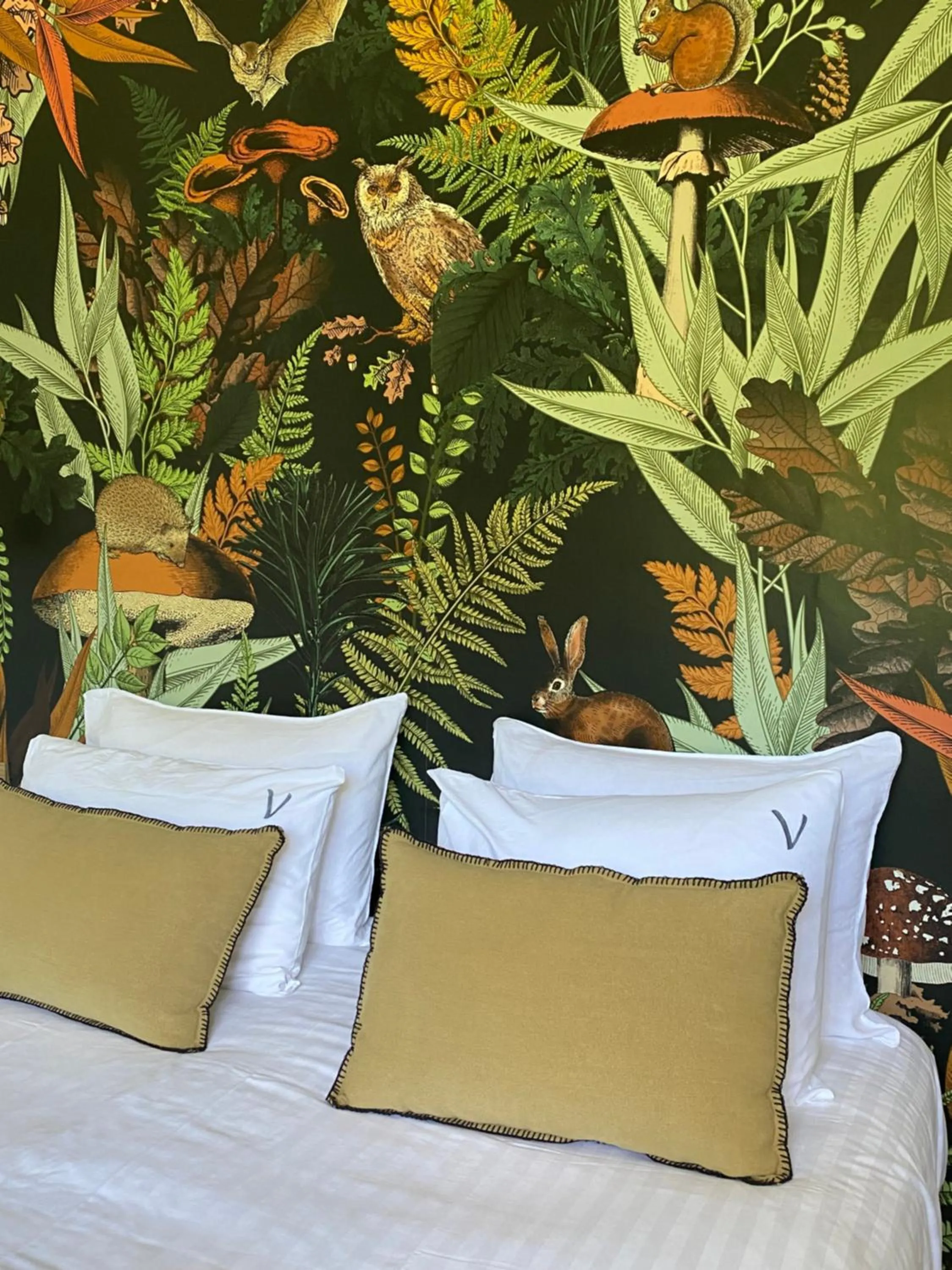 Decorative detail, Bed in Villa de l'Etang Blanc