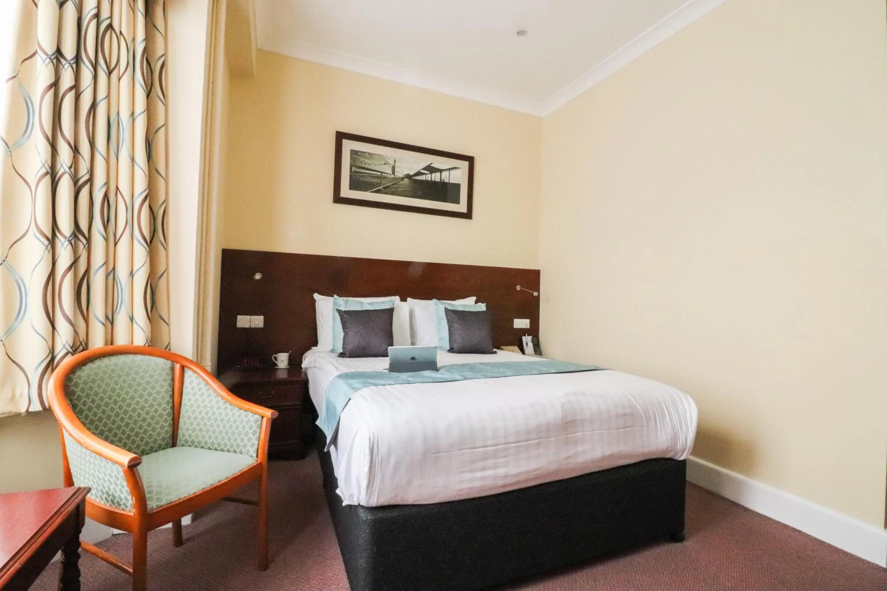 Bedroom, Bed in Marsham Court Hotel