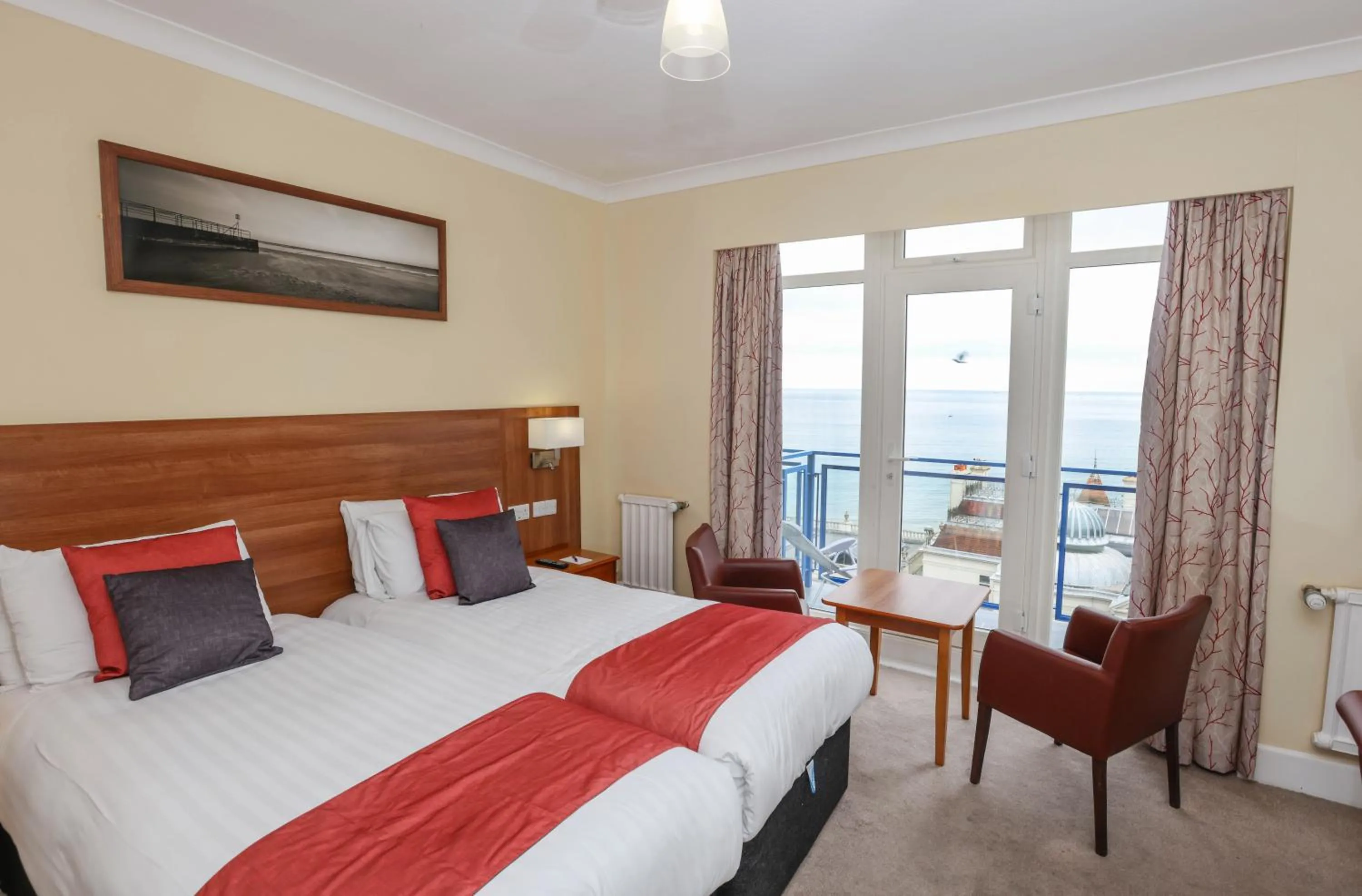 Balcony/Terrace, Bed in Marsham Court Hotel