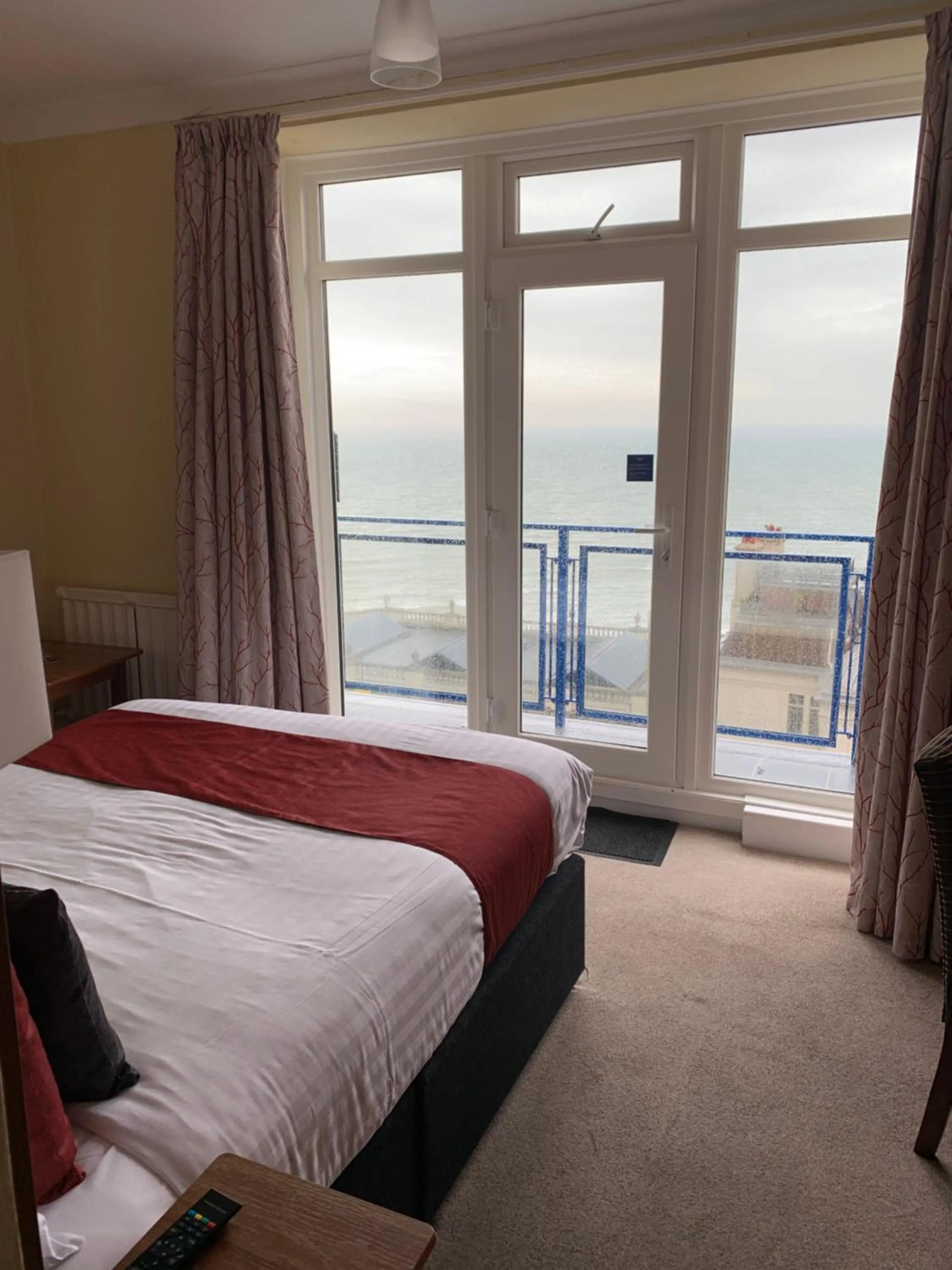 Balcony/Terrace, Bed in Marsham Court Hotel