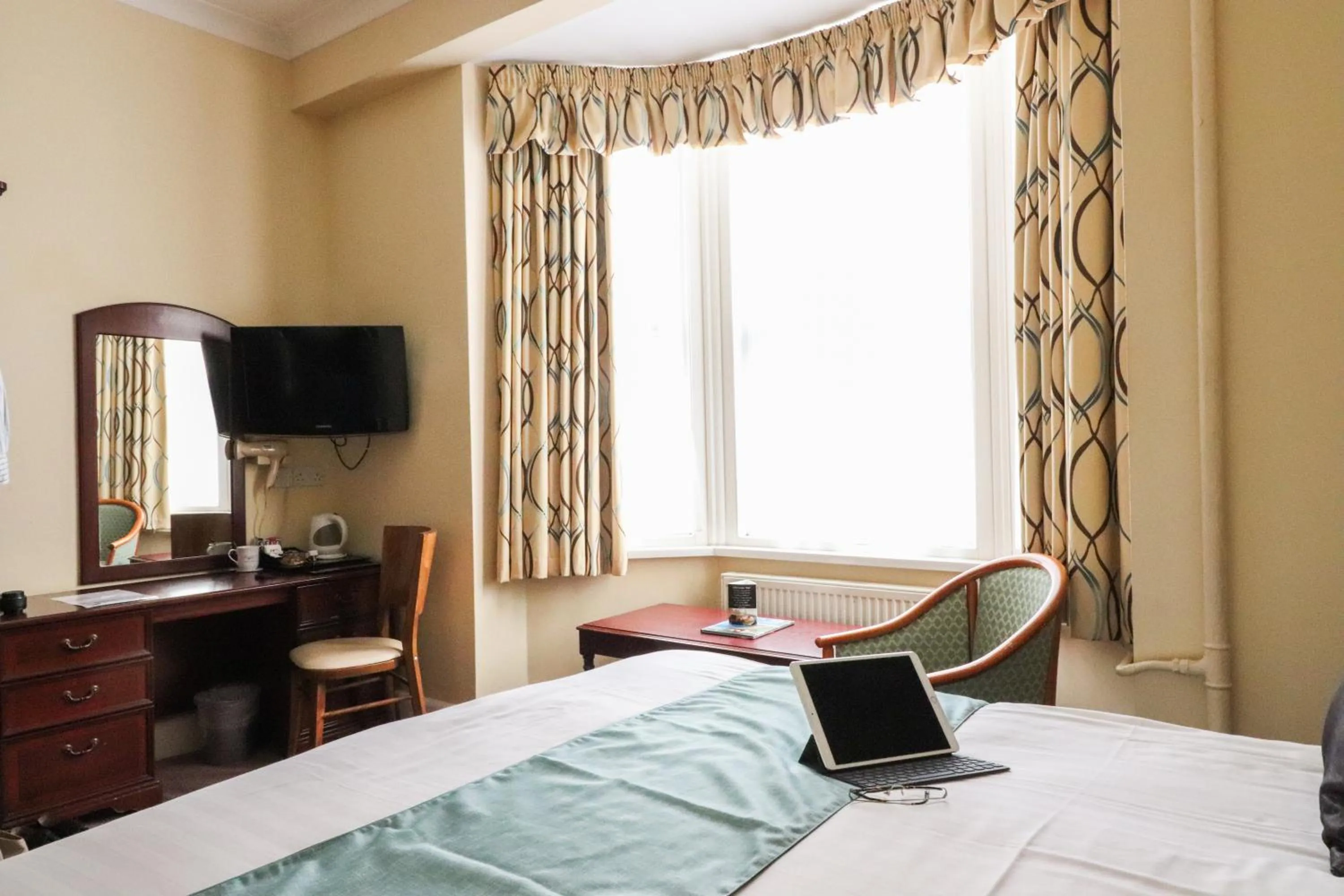 Bedroom, Bed in Marsham Court Hotel