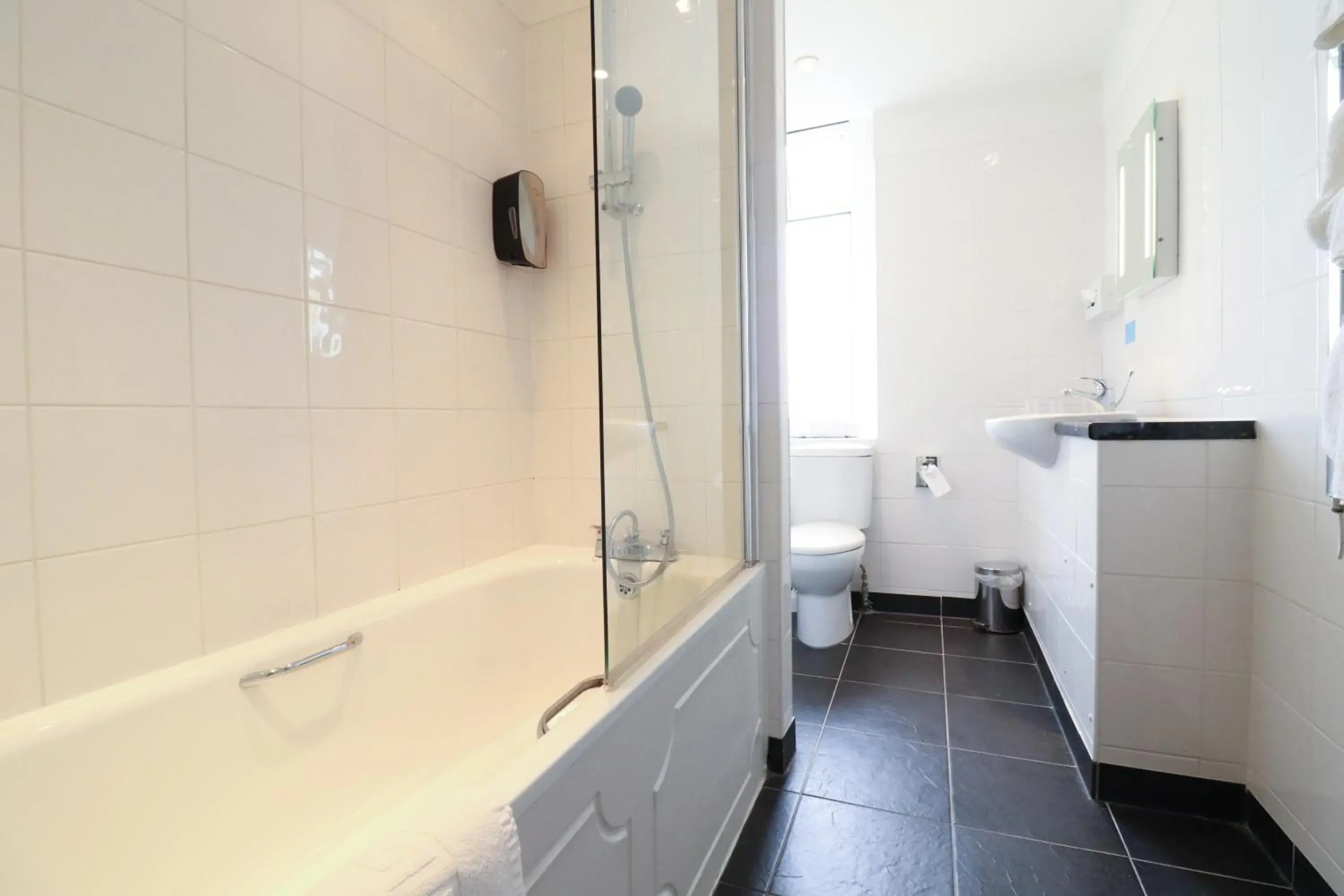 Bathroom in Marsham Court Hotel Bathroom in Marsham Court Hotel