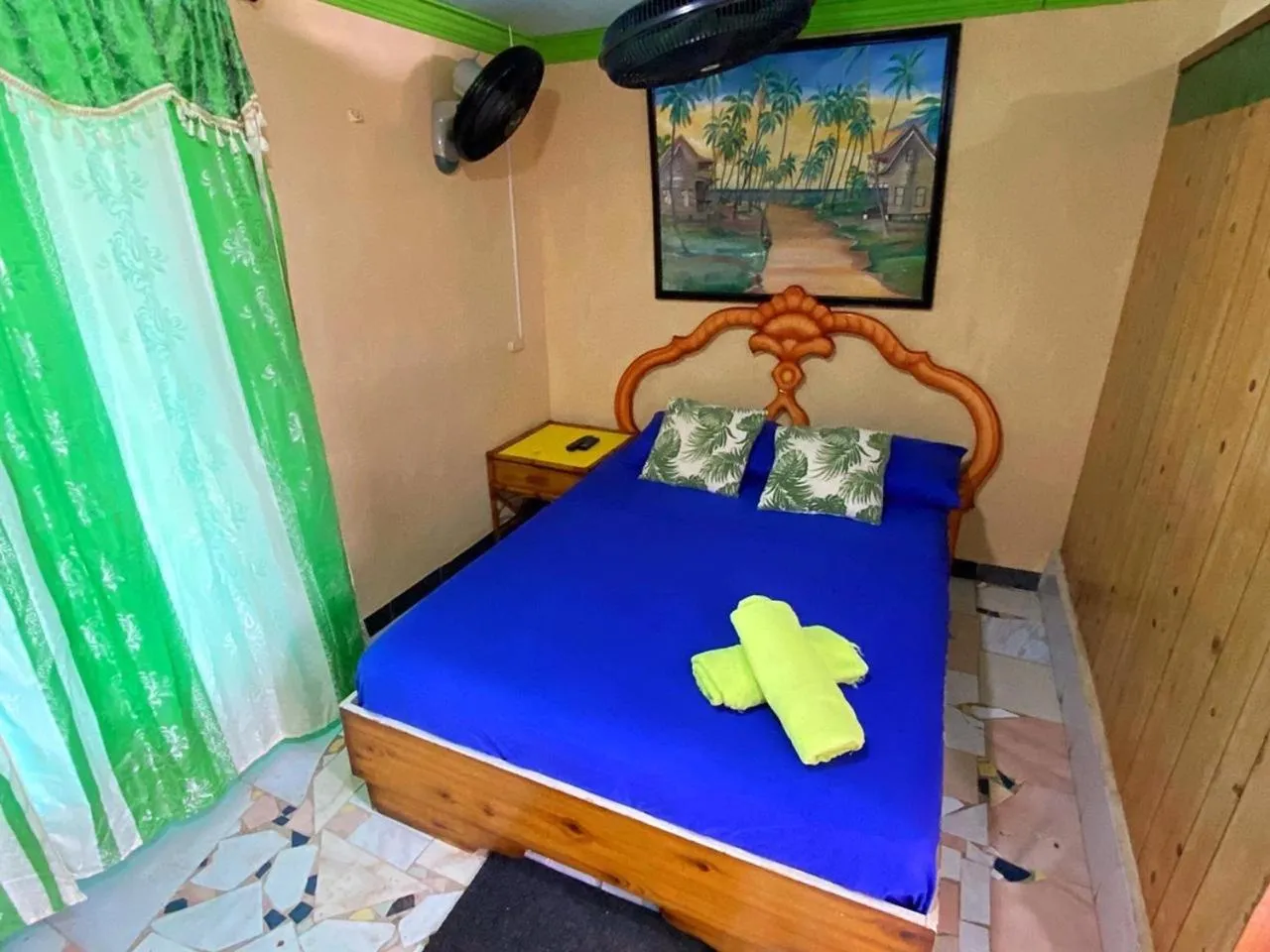 Bed in Yellow Moon Guesthouse & Apartments