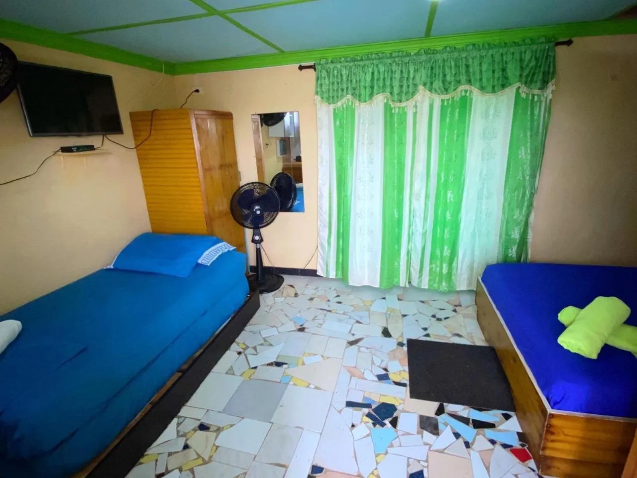 Bed in Yellow Moon Guesthouse & Apartments