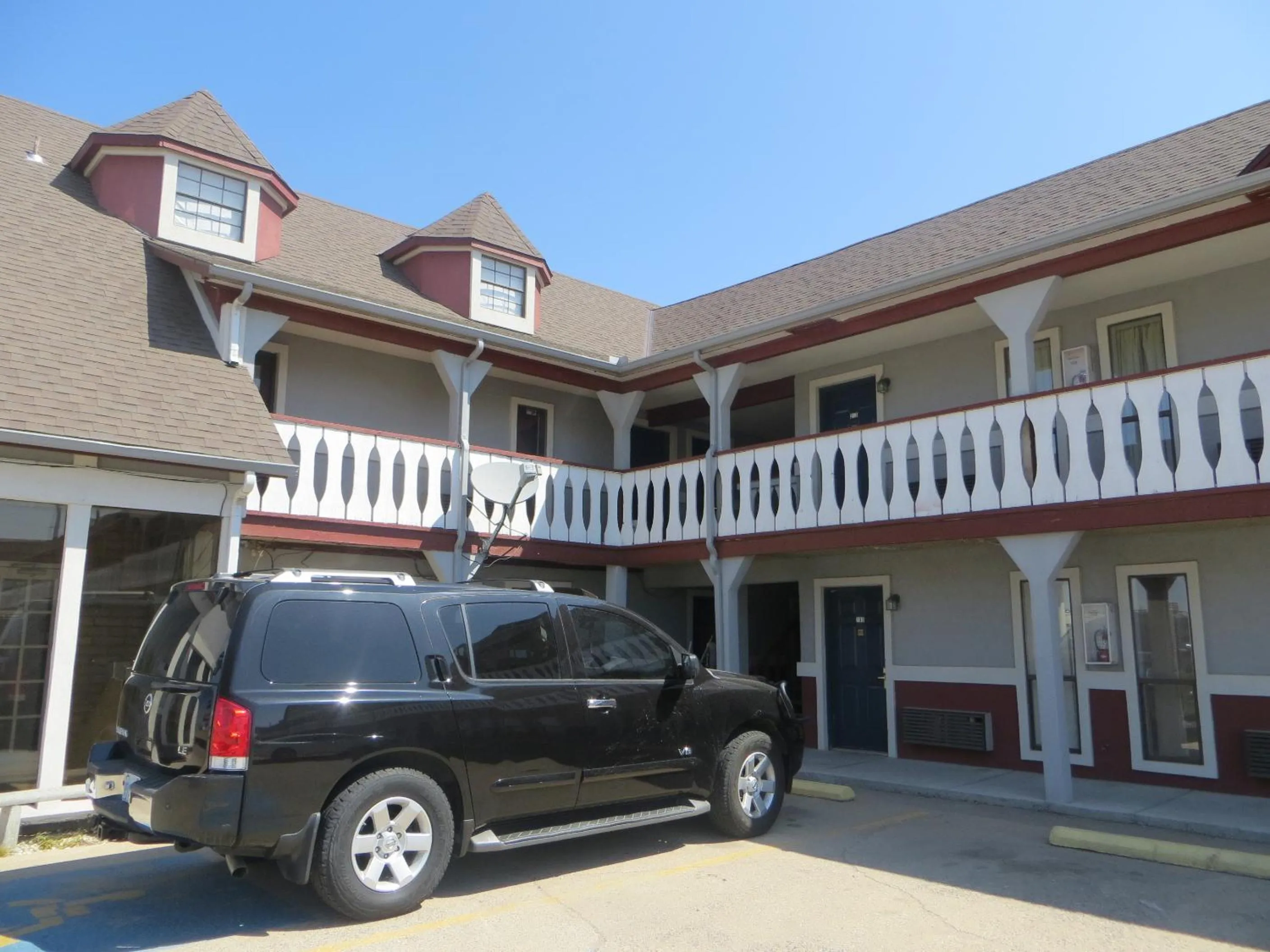 Property building in Executive Inn Wichita
