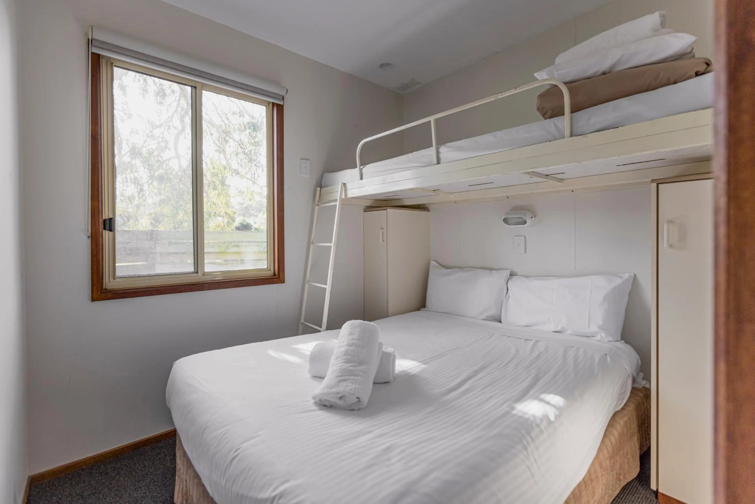 Photo of the whole room, Bed in Ocean Grove Holiday Park