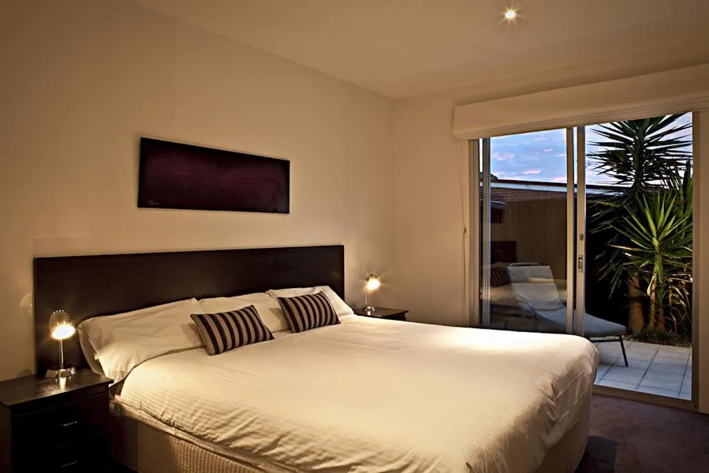 Day, Bed in Brighton Bay Apartments