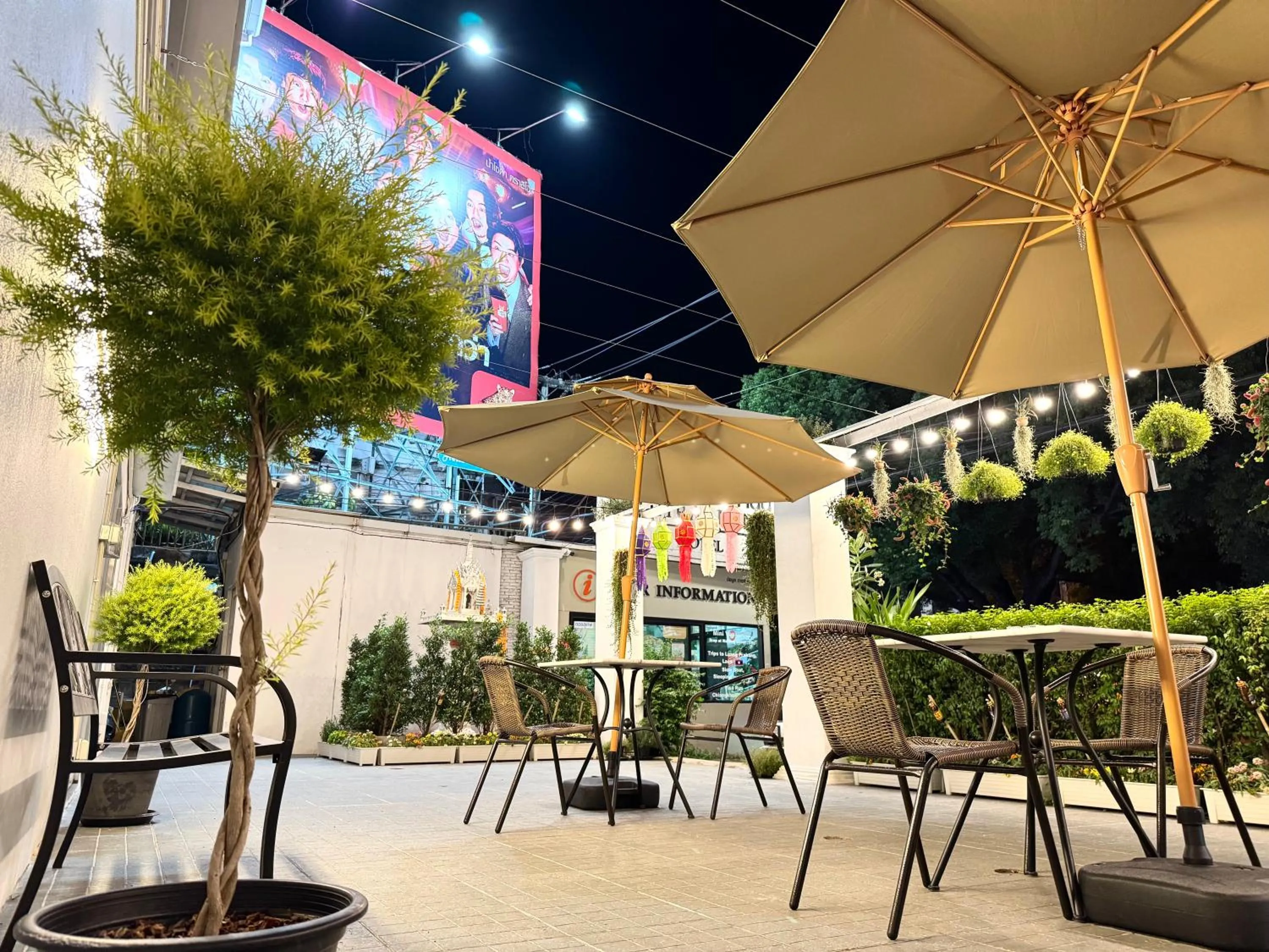 Property building in Nidhra Lanna Hotel Chiang Mai