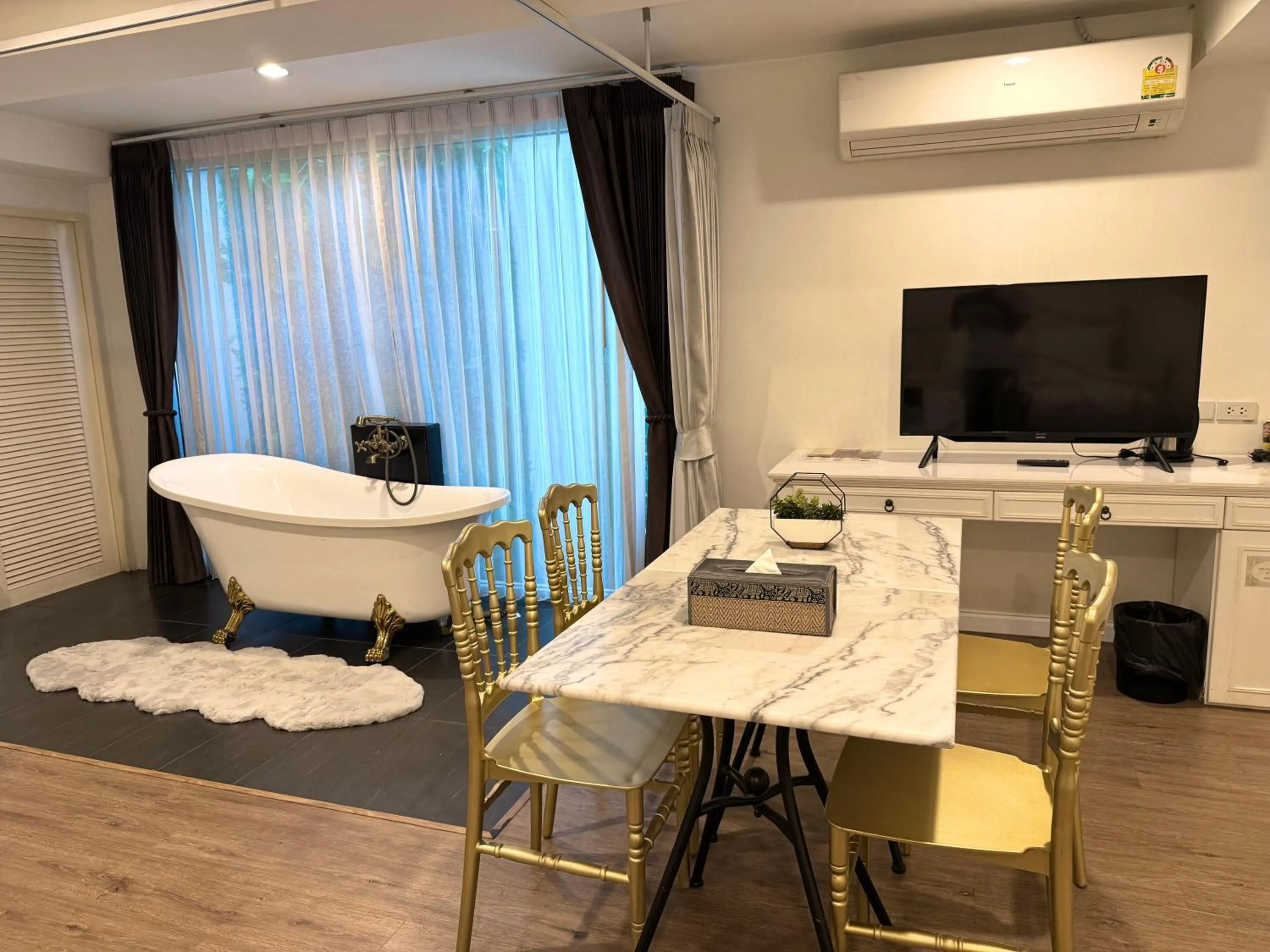 Bath in Nidhra Lanna Hotel Chiang Mai