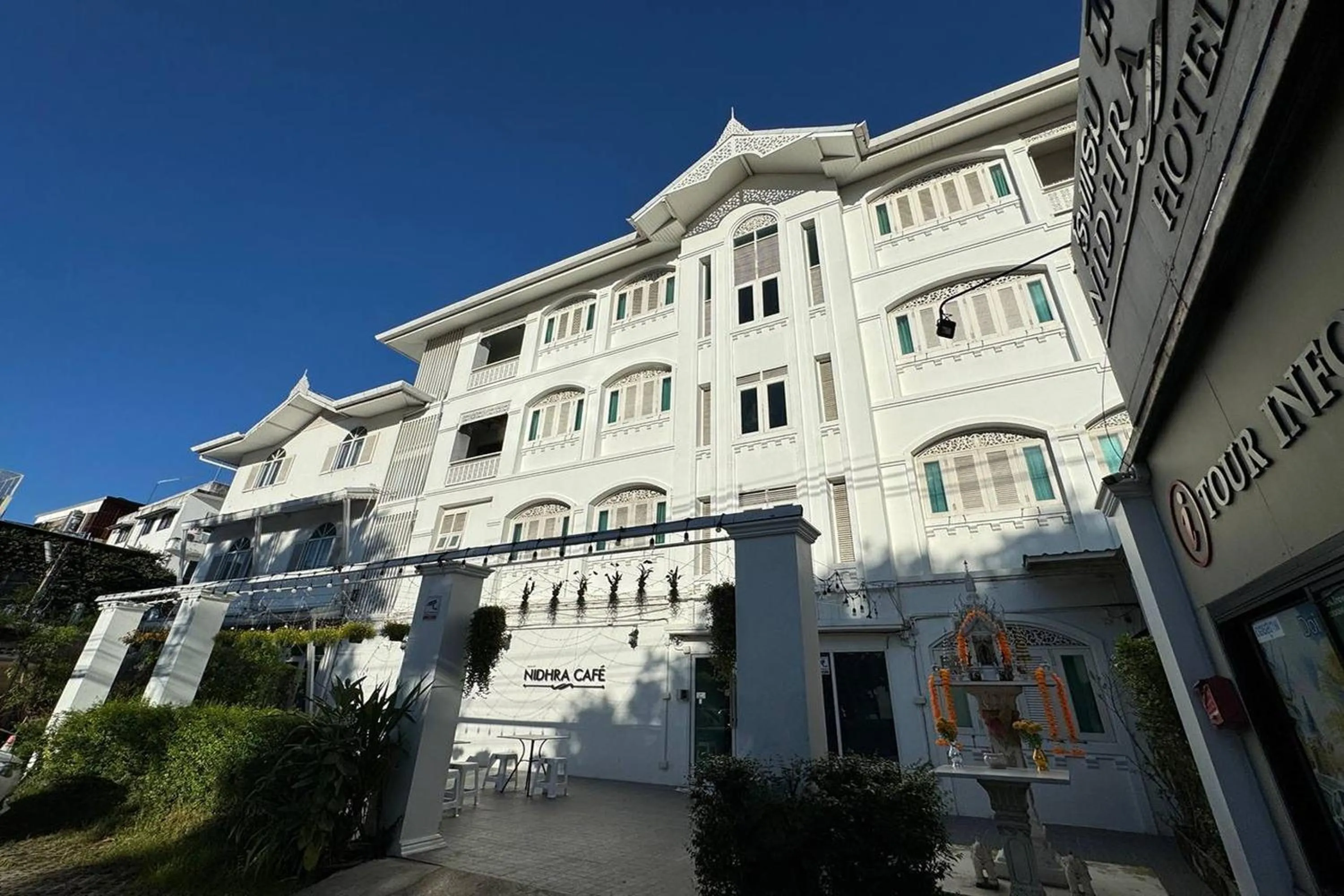 Property building in Nidhra Lanna Hotel Chiang Mai