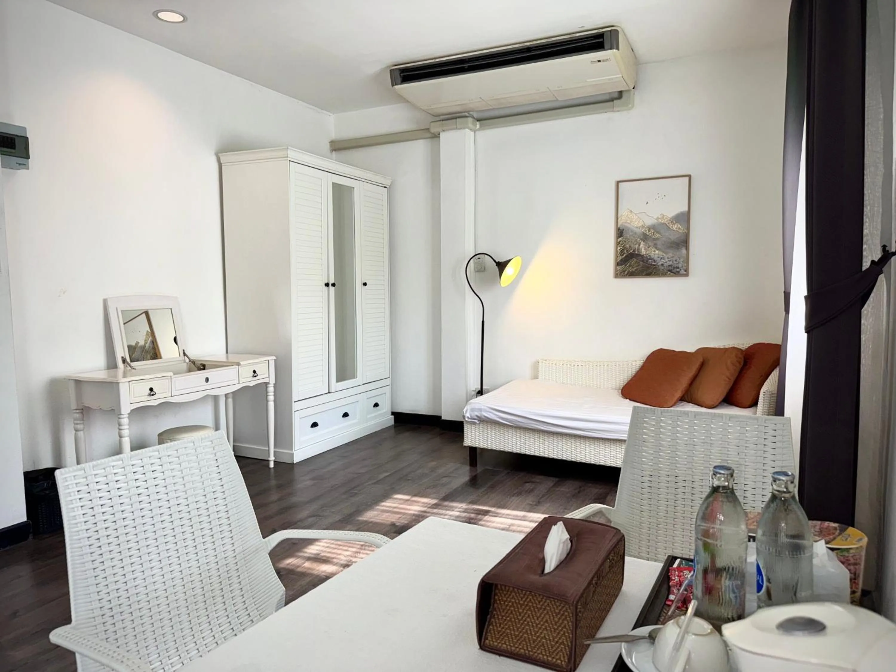 Living room, Bed in Nidhra Lanna Hotel Chiang Mai