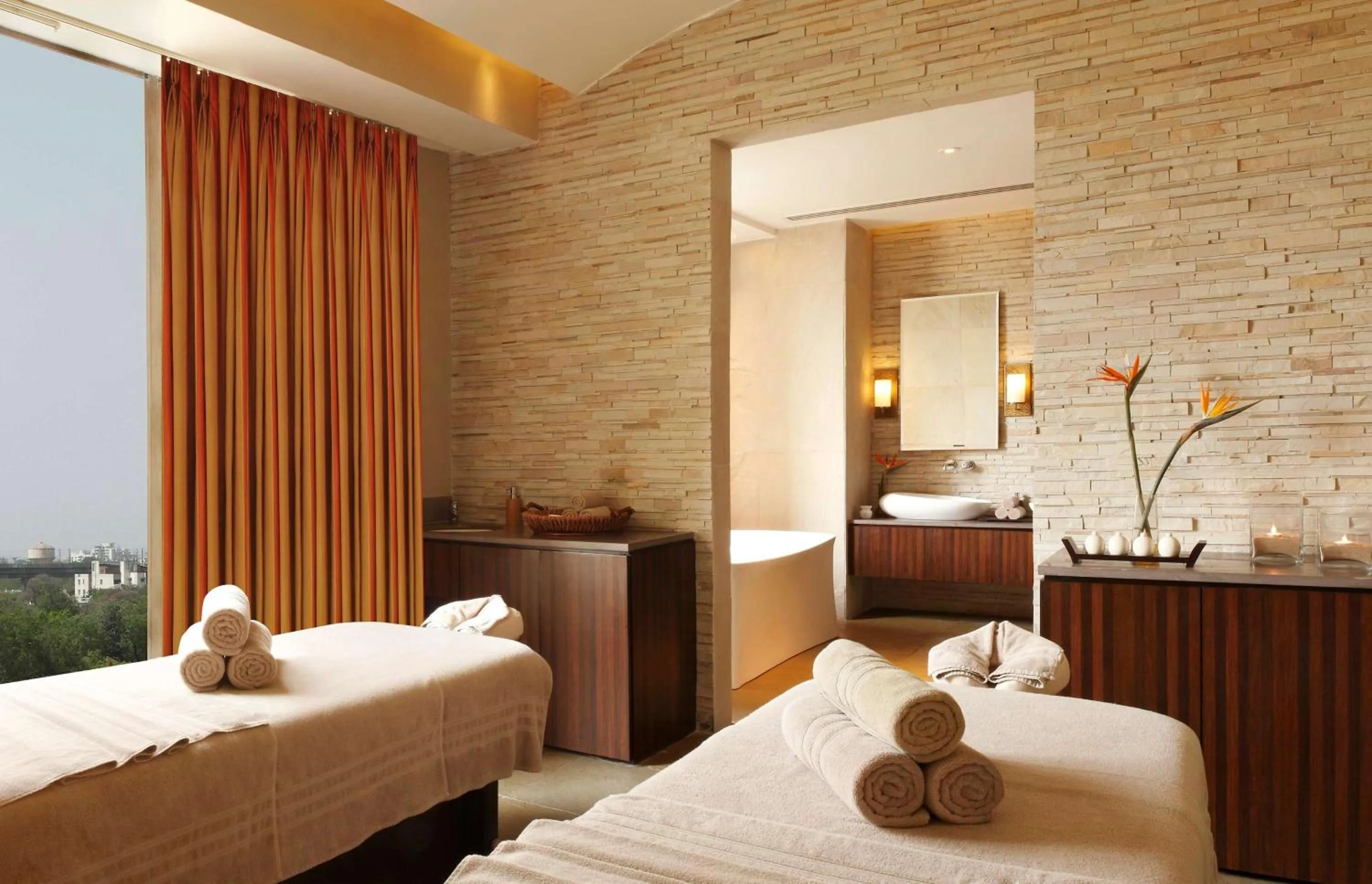Spa and wellness centre/facilities, Bed in Hilton Jaipur