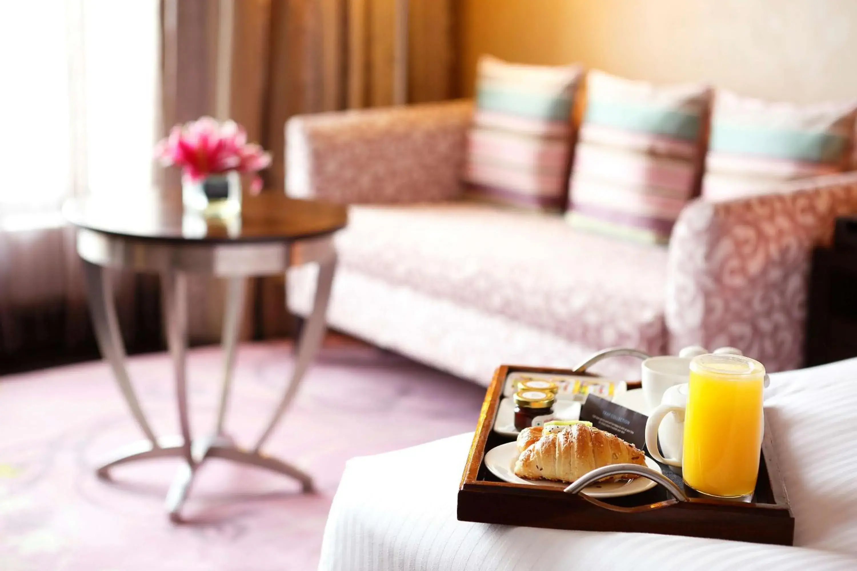 Living room, Bed in Hilton Jaipur Living room, Bed in Hilton Jaipur