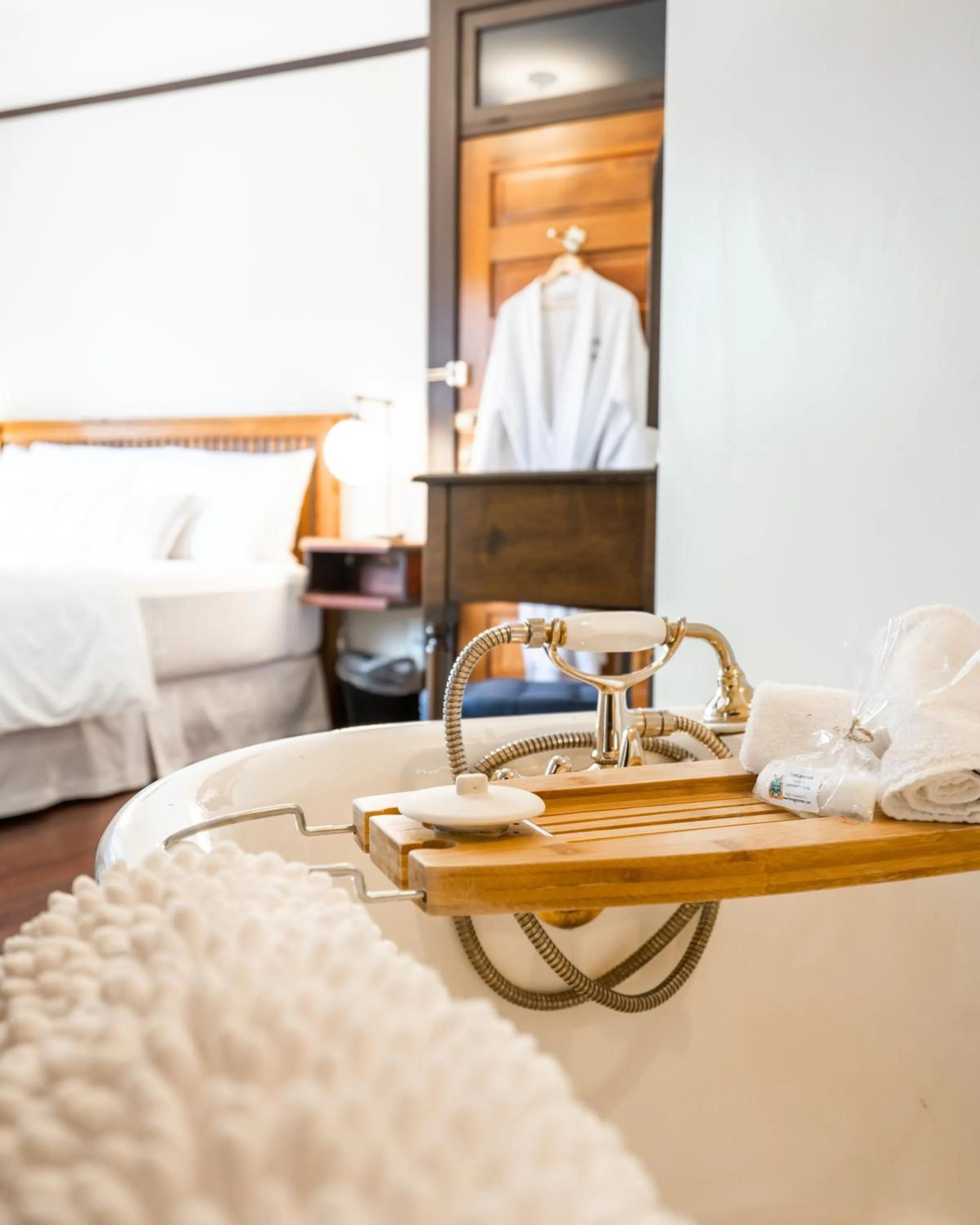 Bath in Naramata Inn