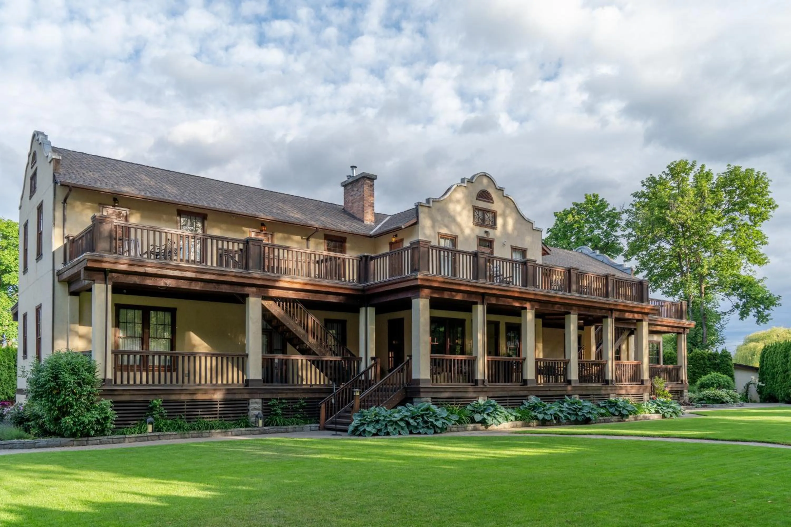 Property building in Naramata Inn