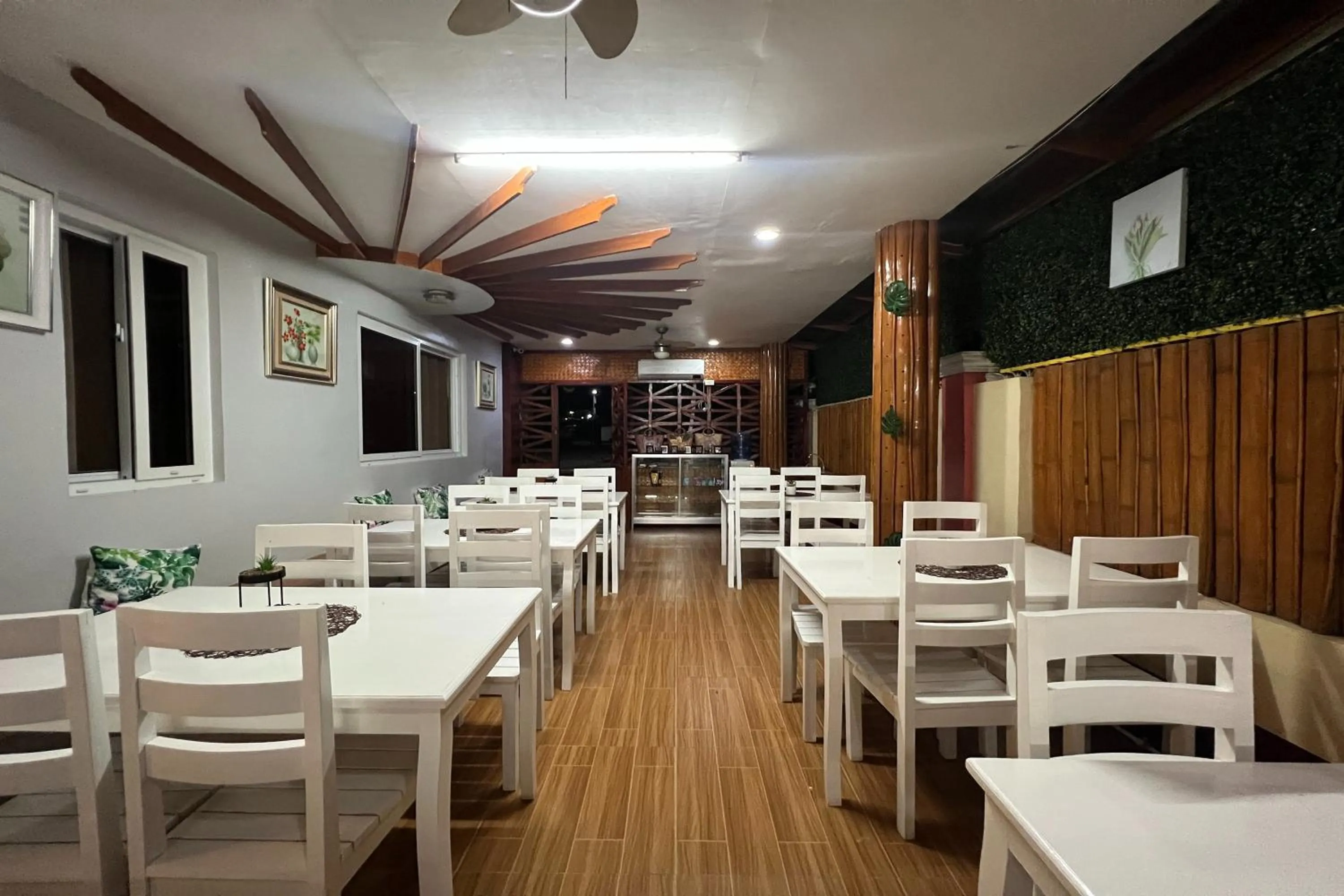 Restaurant/places to eat in Gilin Suites Puerto Princesa Palawan