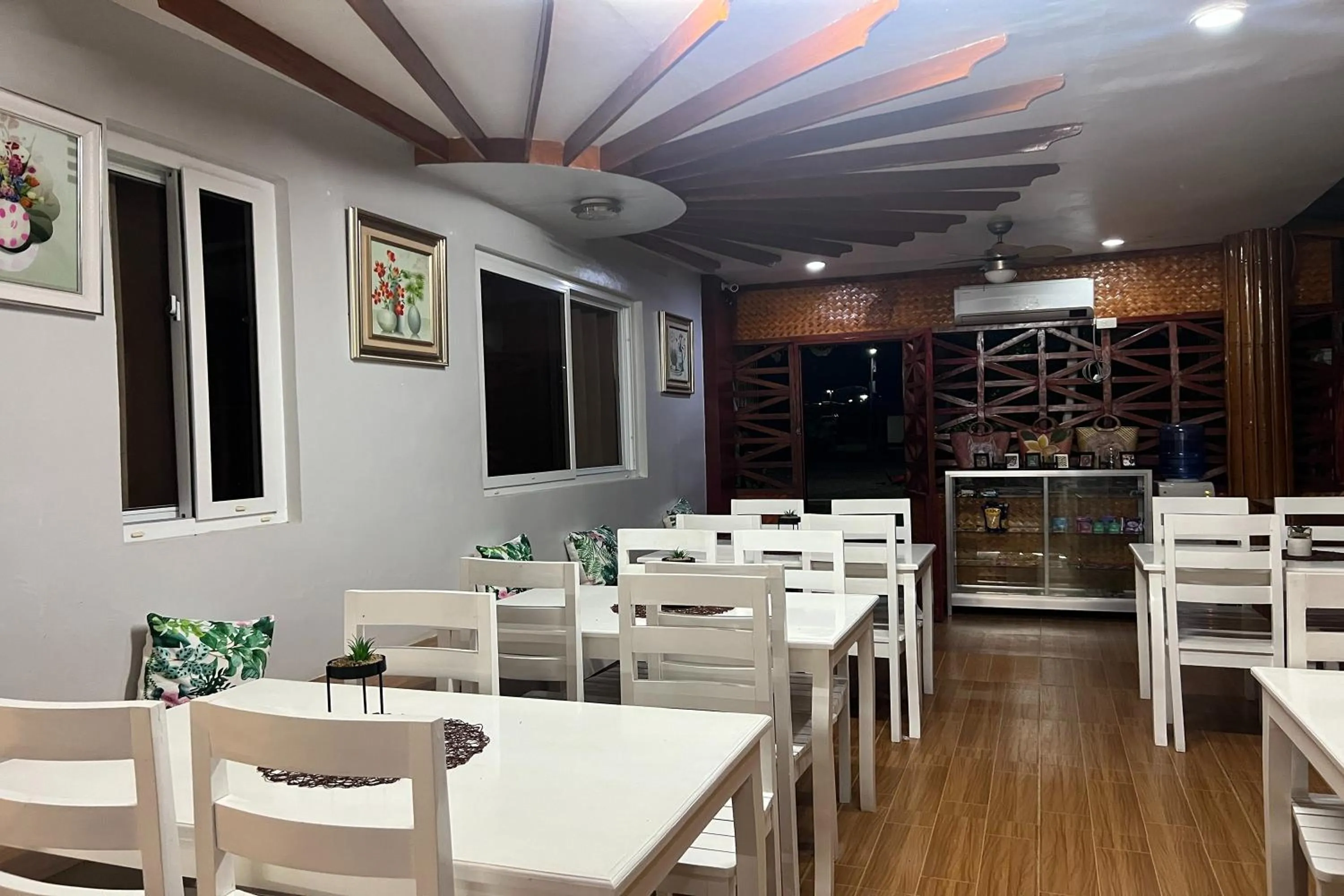Restaurant/places to eat in Gilin Suites Puerto Princesa Palawan