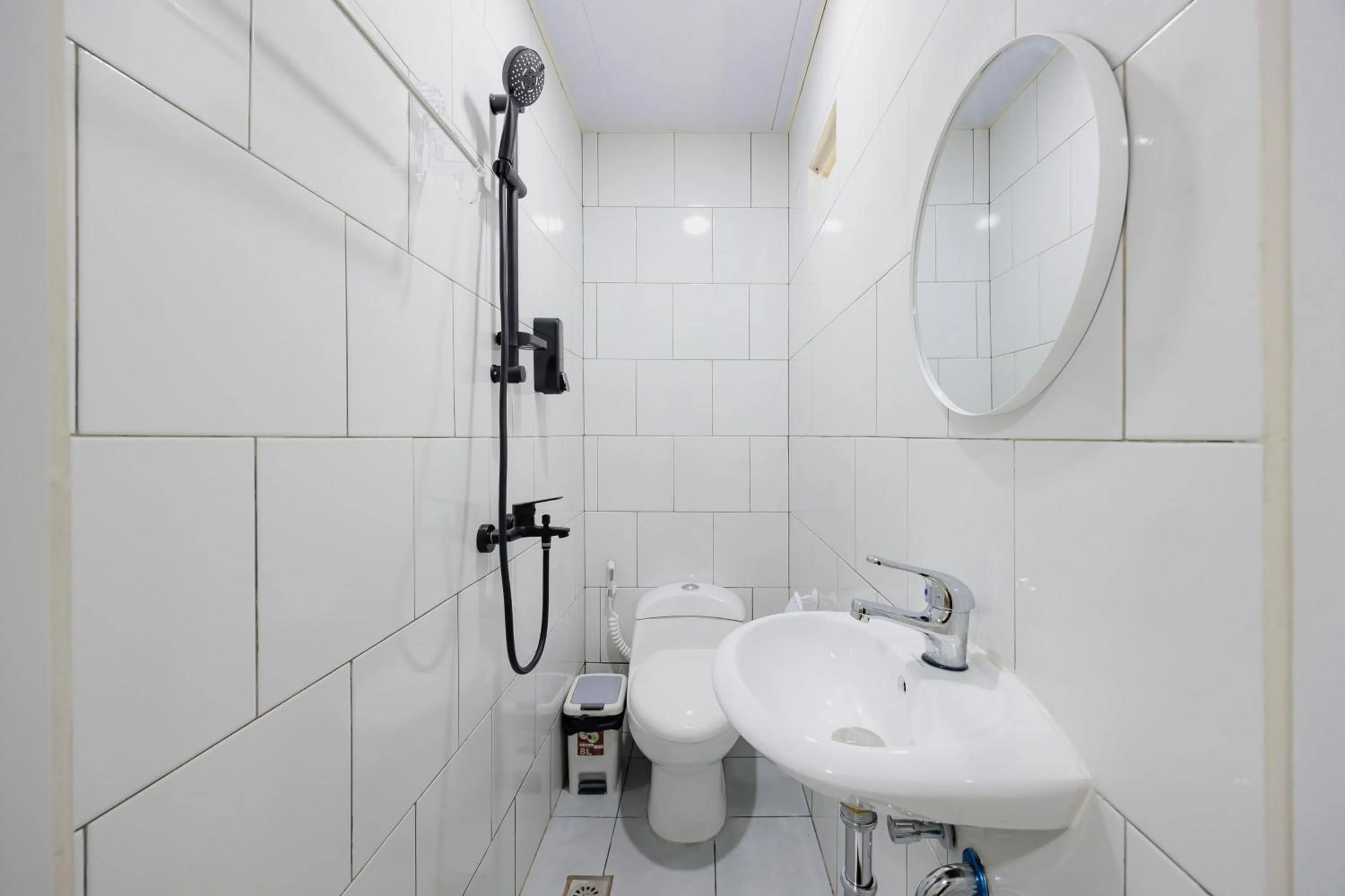 Bathroom in Urbanview Petukangan Mansion Jakarta