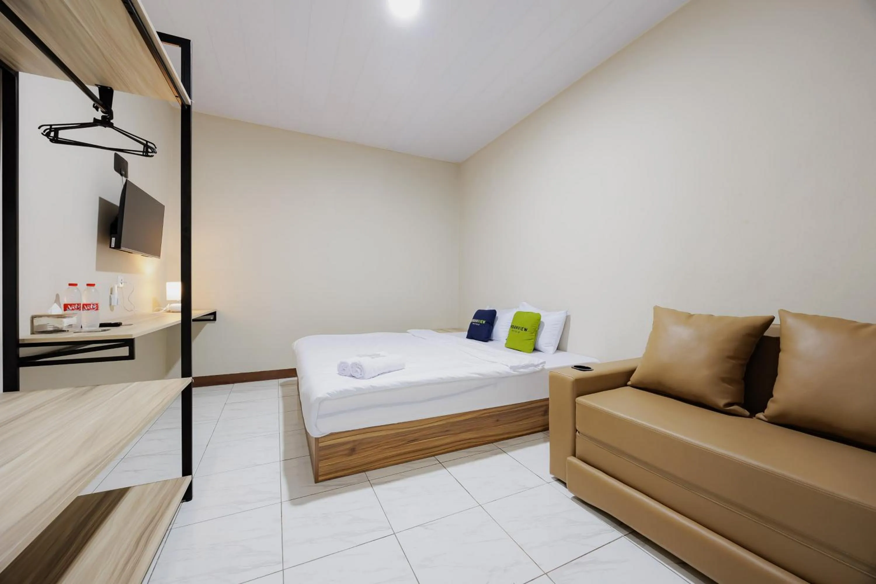 Bedroom, Bed in Urbanview Petukangan Mansion Jakarta