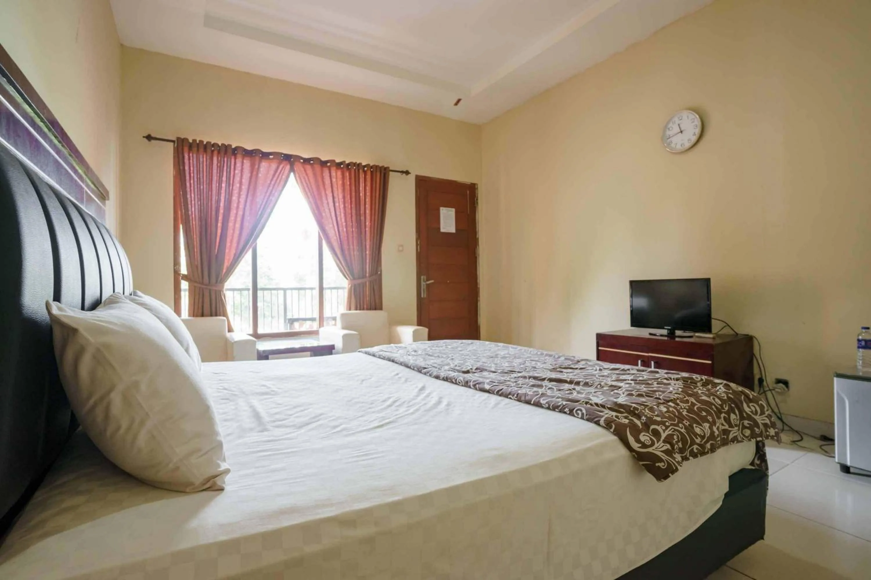Bedroom, Bed in Wisma Belerang Kalianda Lampung RedPartner