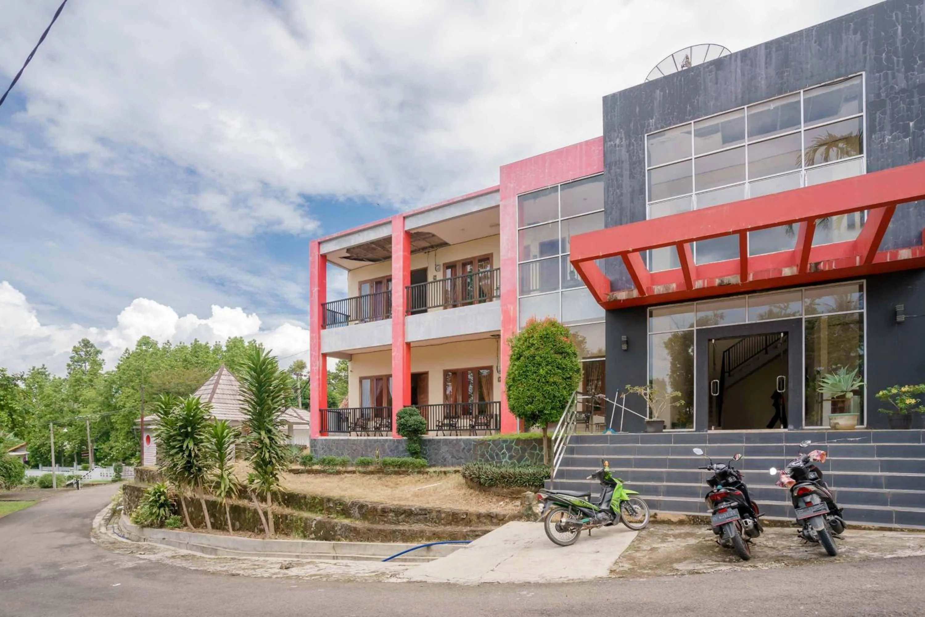 Facade/entrance in Wisma Belerang Kalianda Lampung RedPartner