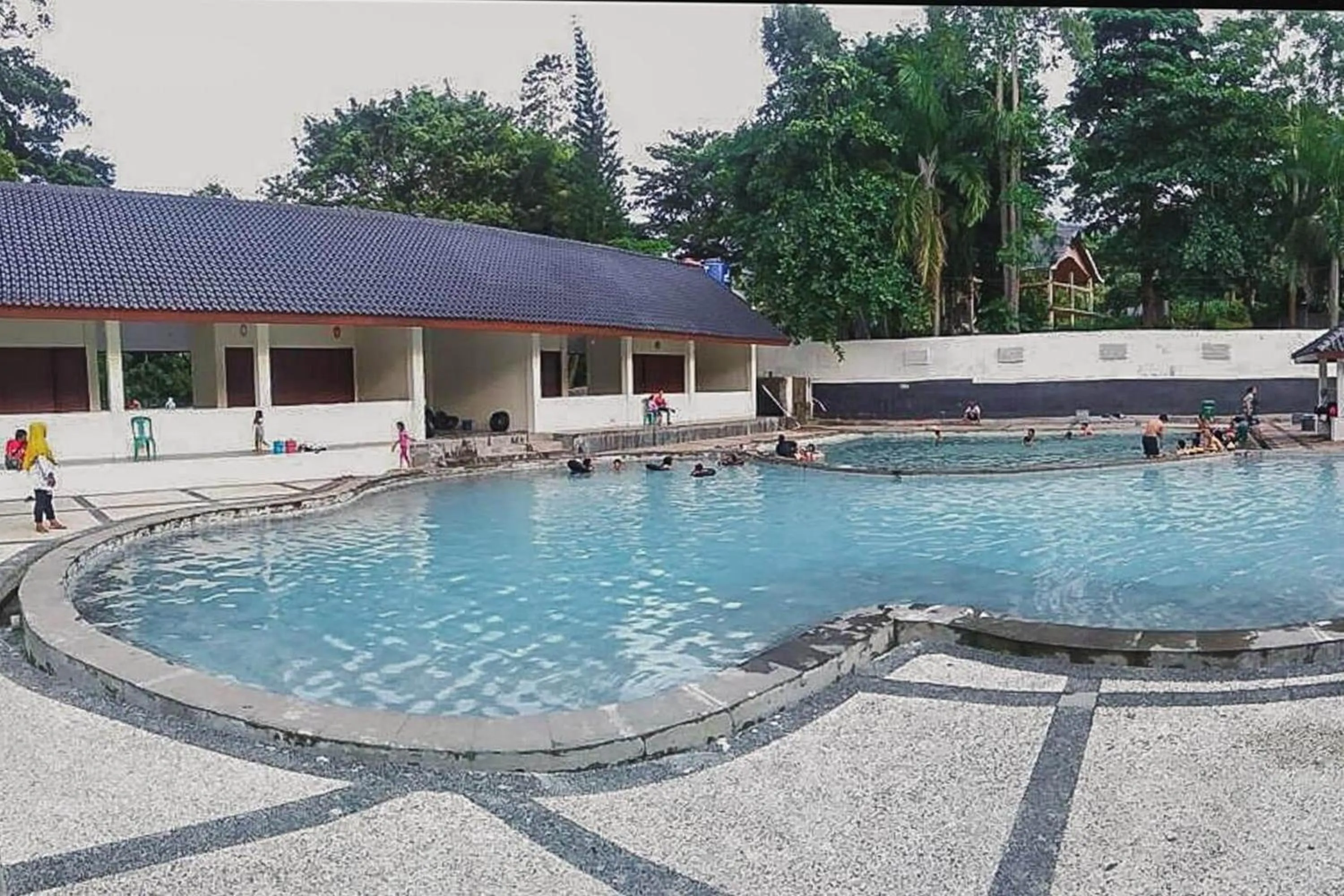 Swimming pool in Wisma Belerang Kalianda Lampung RedPartner
