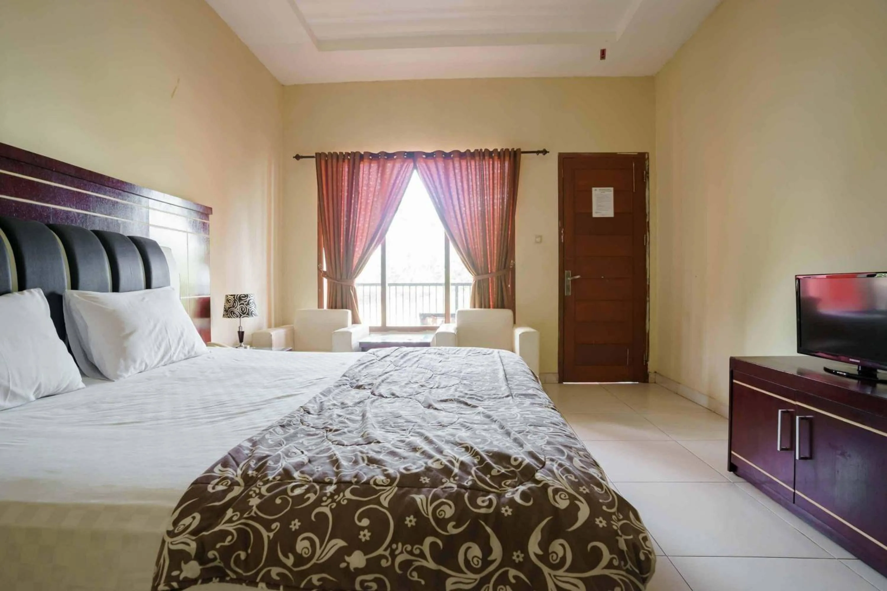 Bedroom, Bed in Wisma Belerang Kalianda Lampung RedPartner