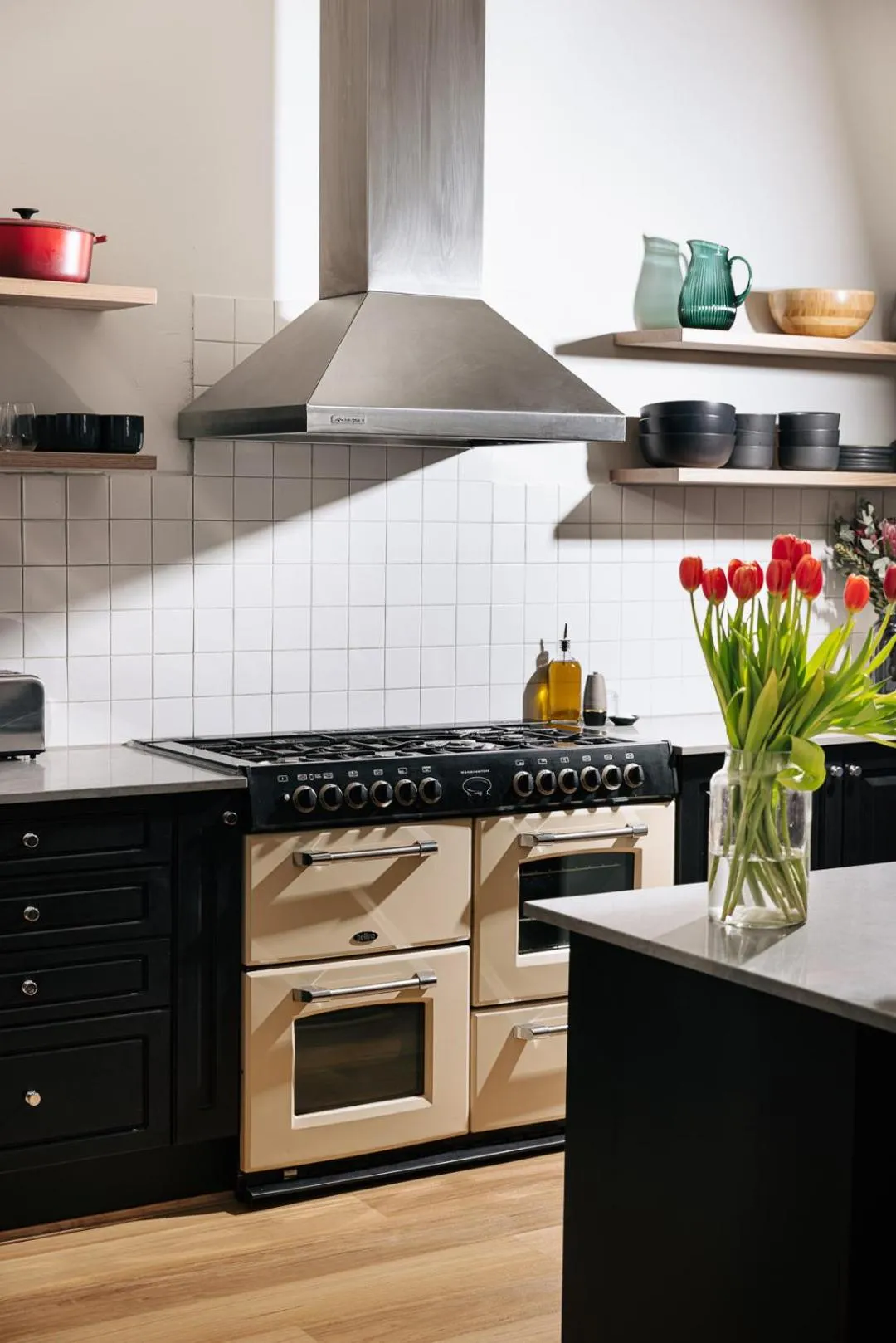 Kitchen or kitchenette in Henry Home