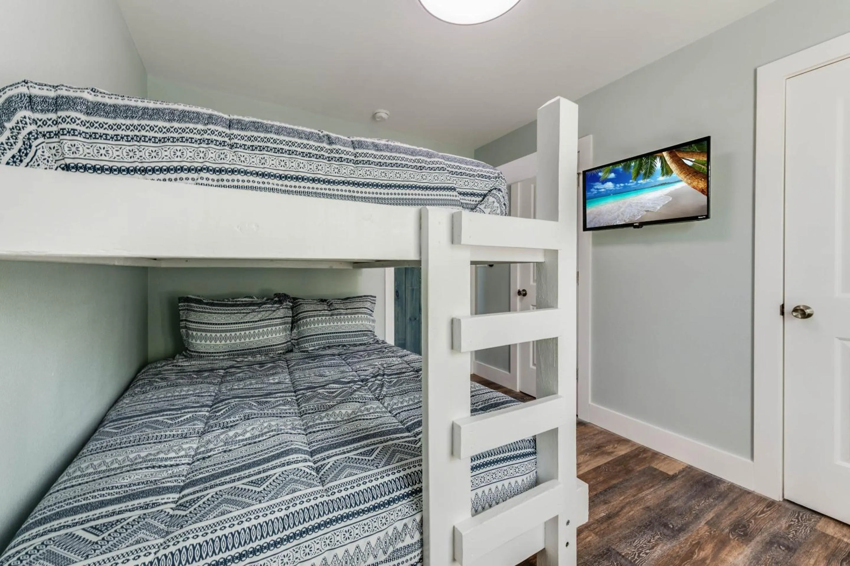 Property building, Bed in Chillin At The Beach