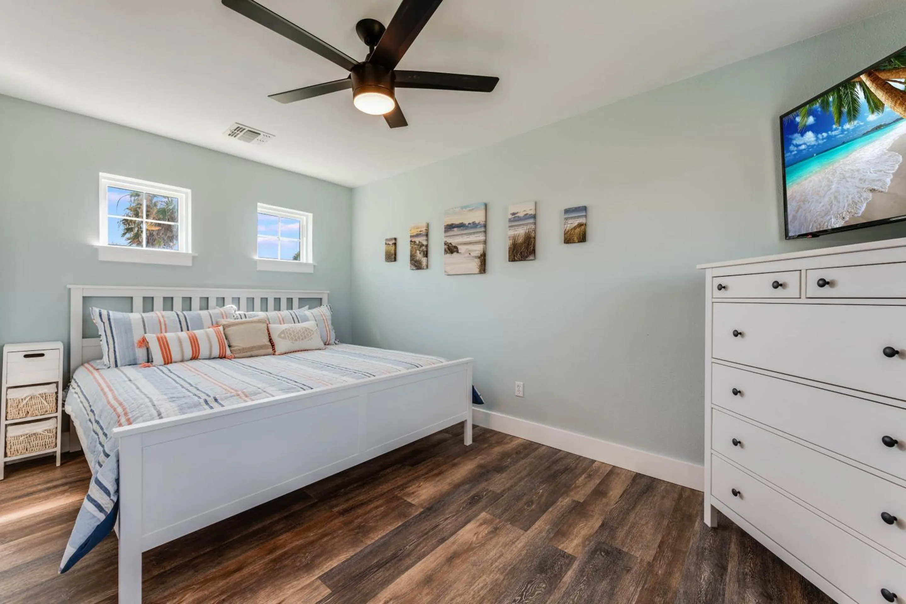 Property building, Bed in Chillin At The Beach