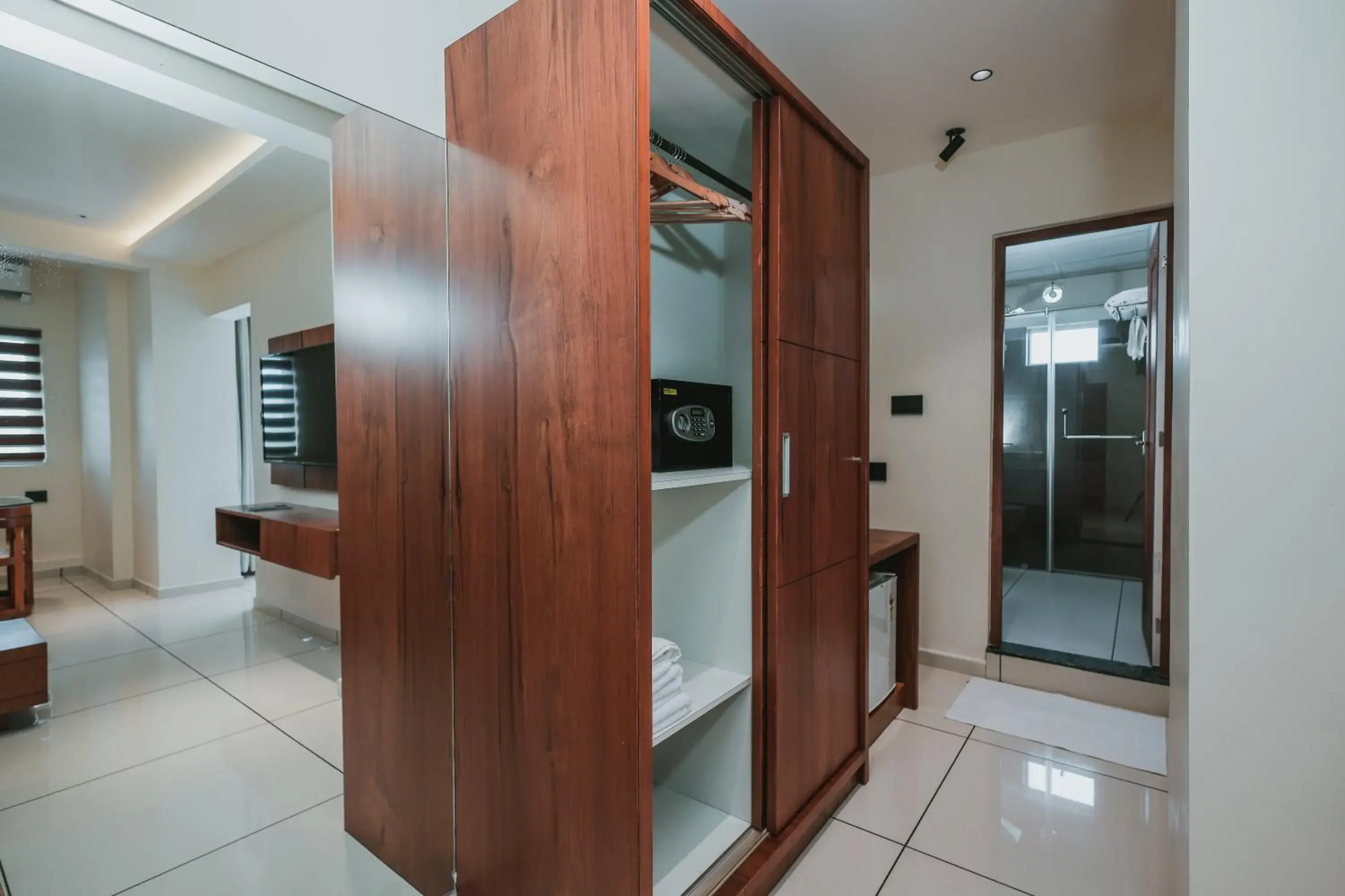 wardrobe in Fortview Suites wardrobe in Fortview Suites