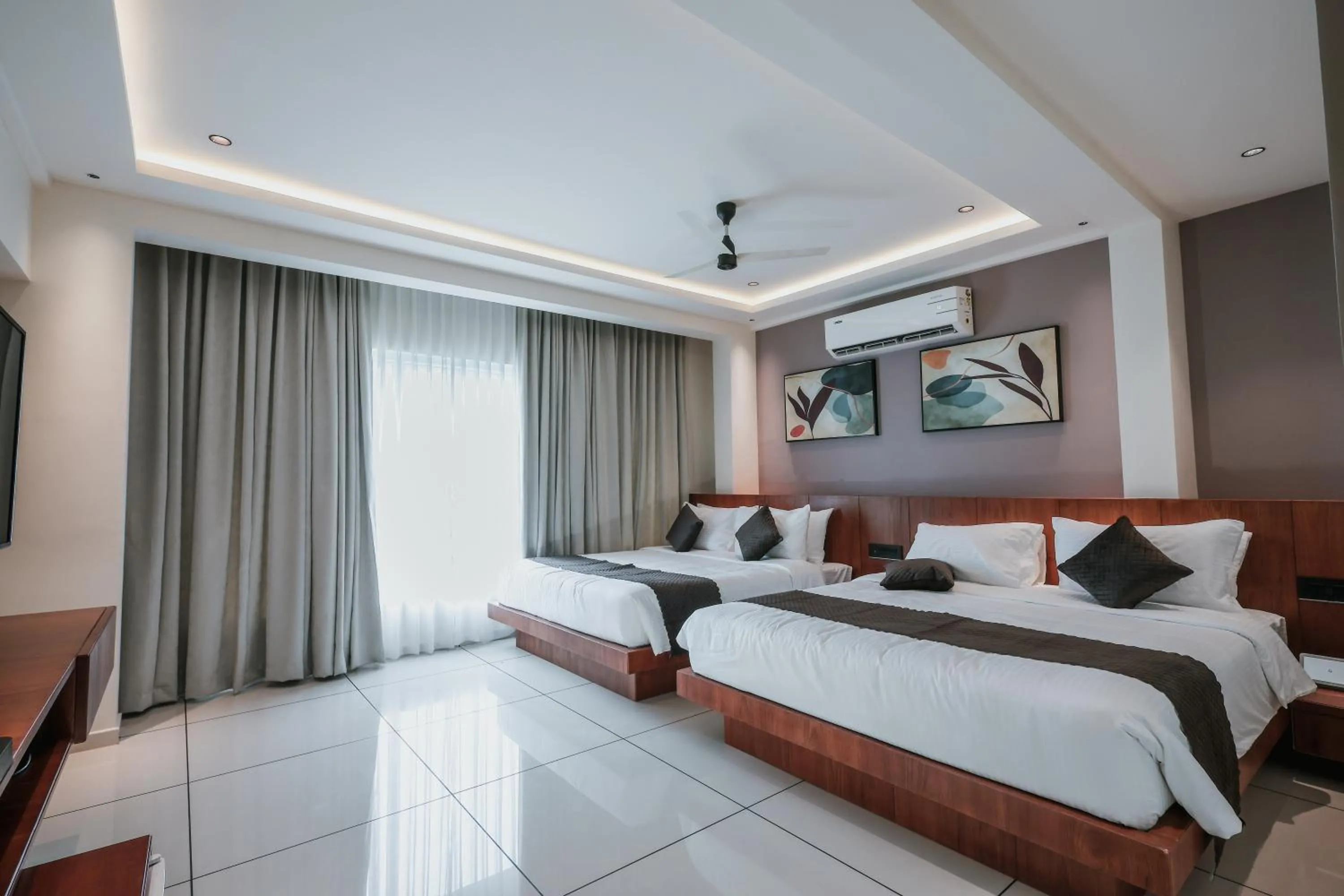 Bedroom, Bed in Fortview Suites