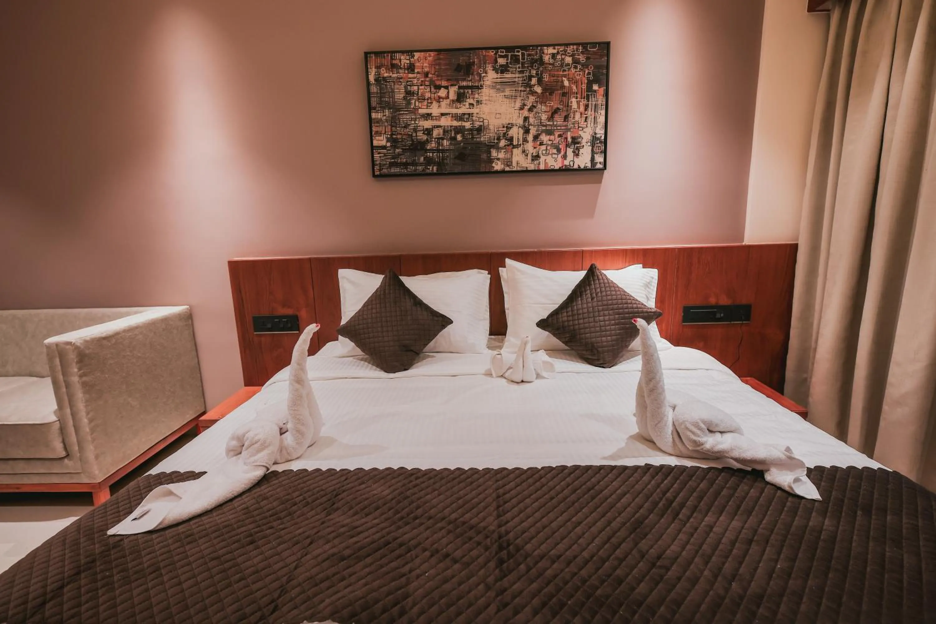 Bedroom, Bed in Fortview Suites